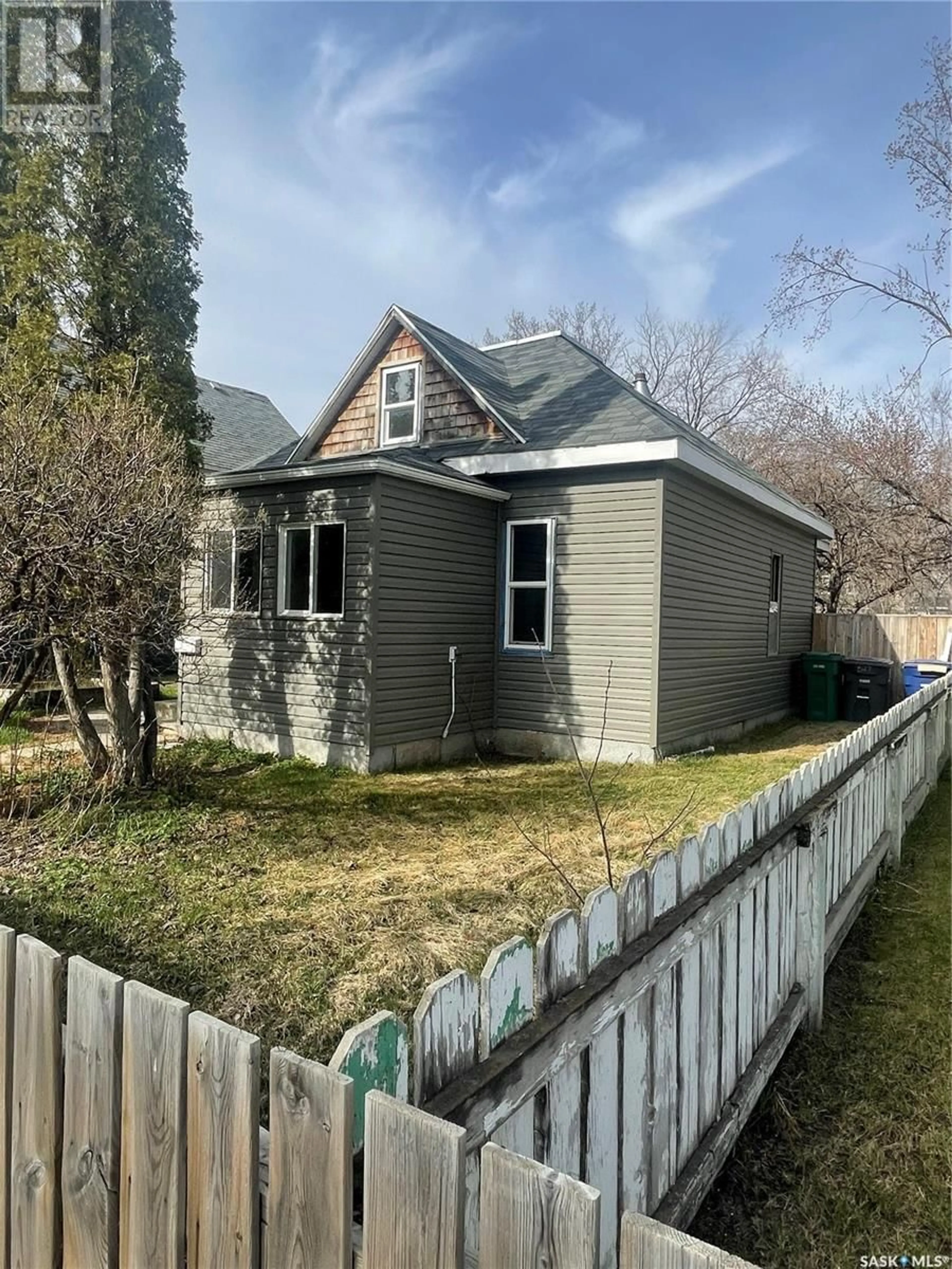 Unknown for 527 F AVENUE, Saskatoon Saskatchewan S7M1T6