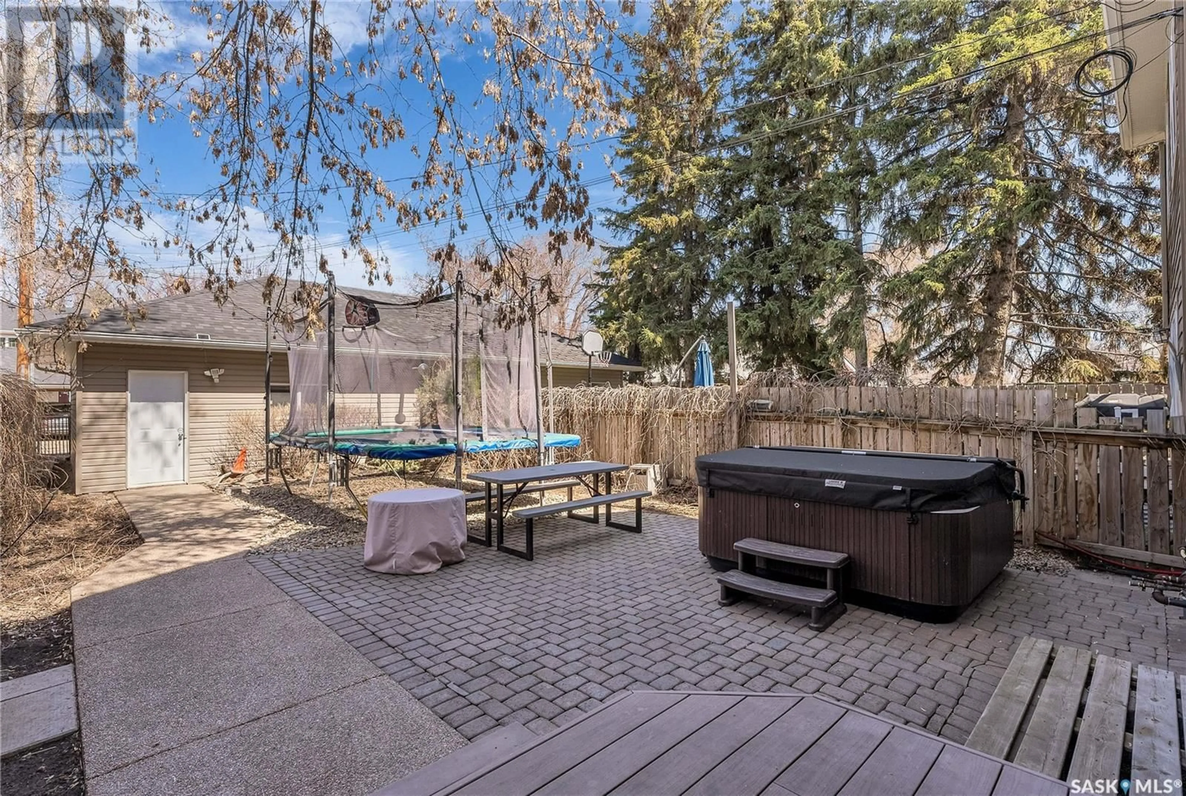 Patio, street for 1025 10TH STREET, Saskatoon Saskatchewan S7H0H8