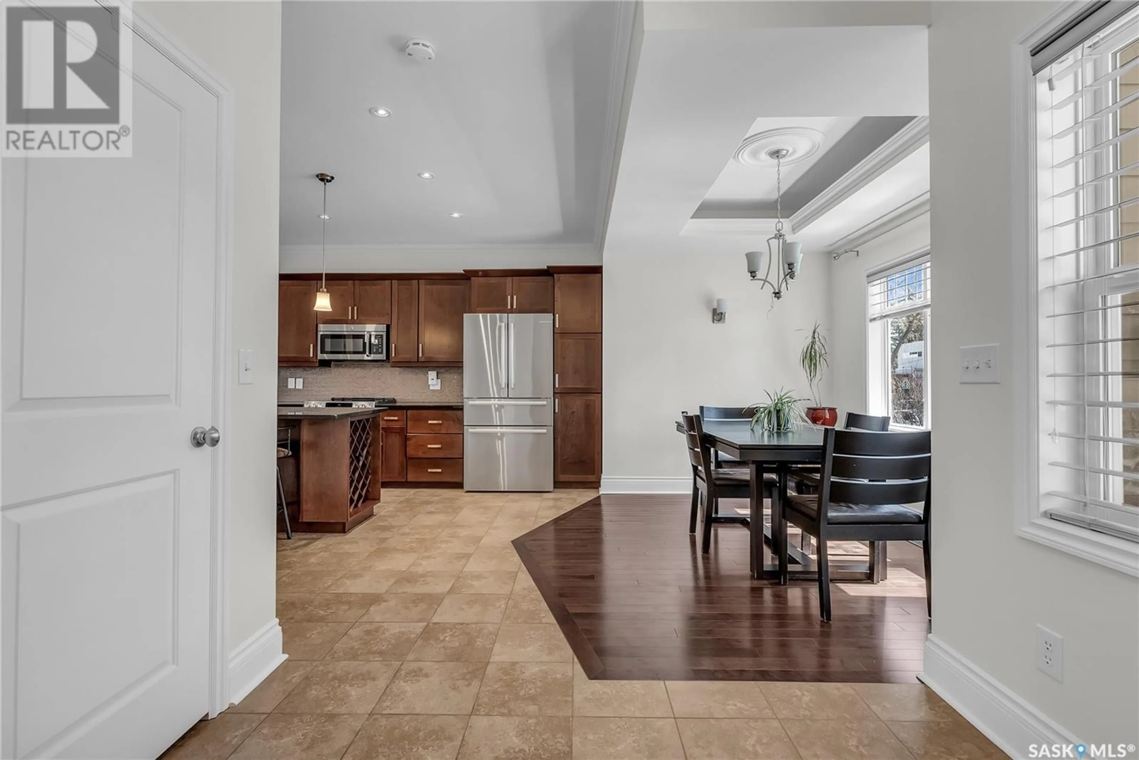 Open concept kitchen, ceramic/tile floor for 1025 10TH STREET, Saskatoon Saskatchewan S7H0H8