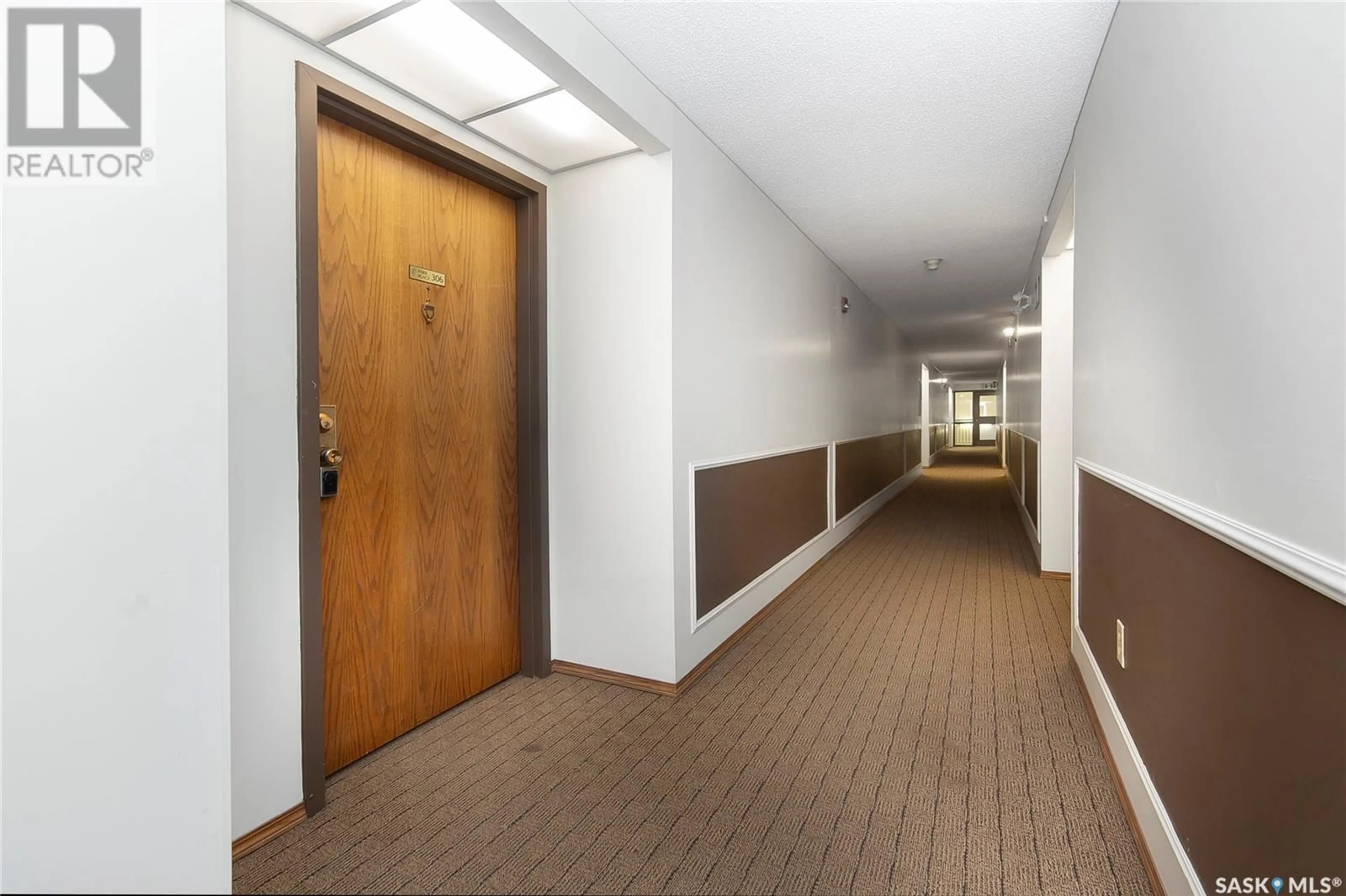 Indoor foyer for N - 306 520 3RD AVENUE, Saskatoon Saskatchewan S7K2J7