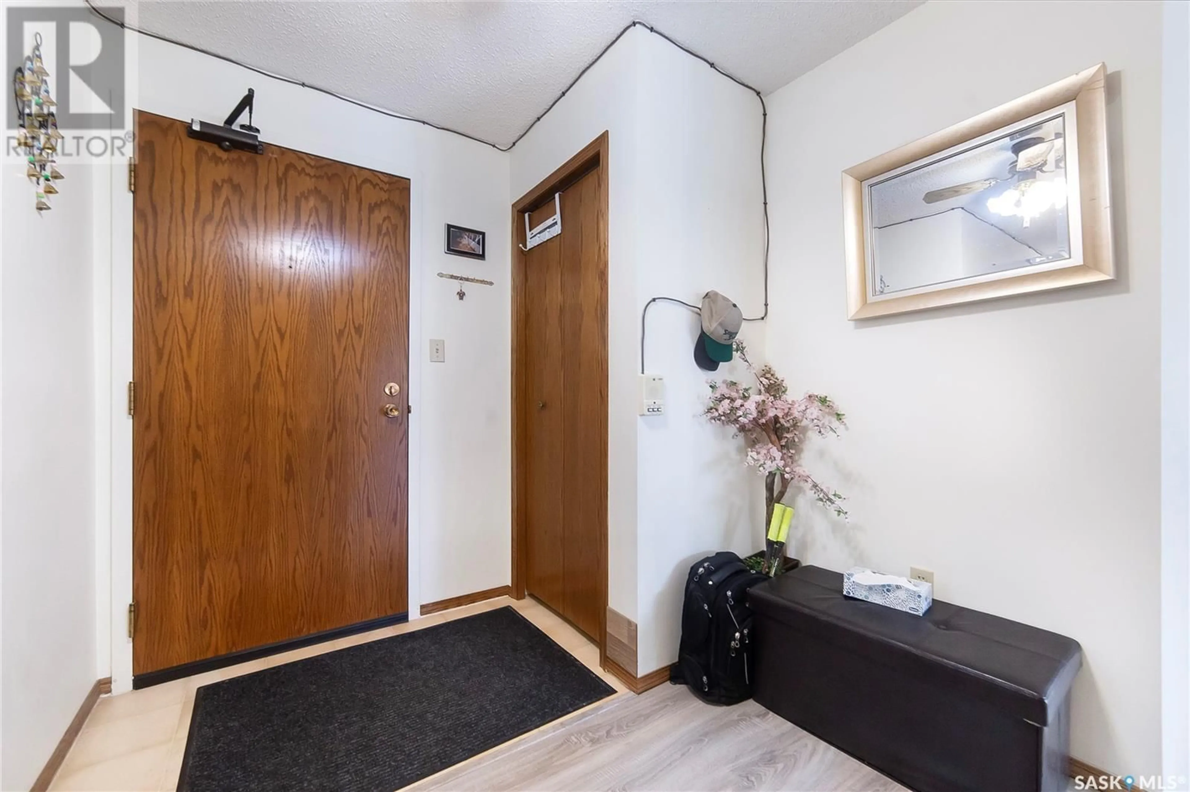 Indoor foyer for N - 306 520 3RD AVENUE, Saskatoon Saskatchewan S7K2J7