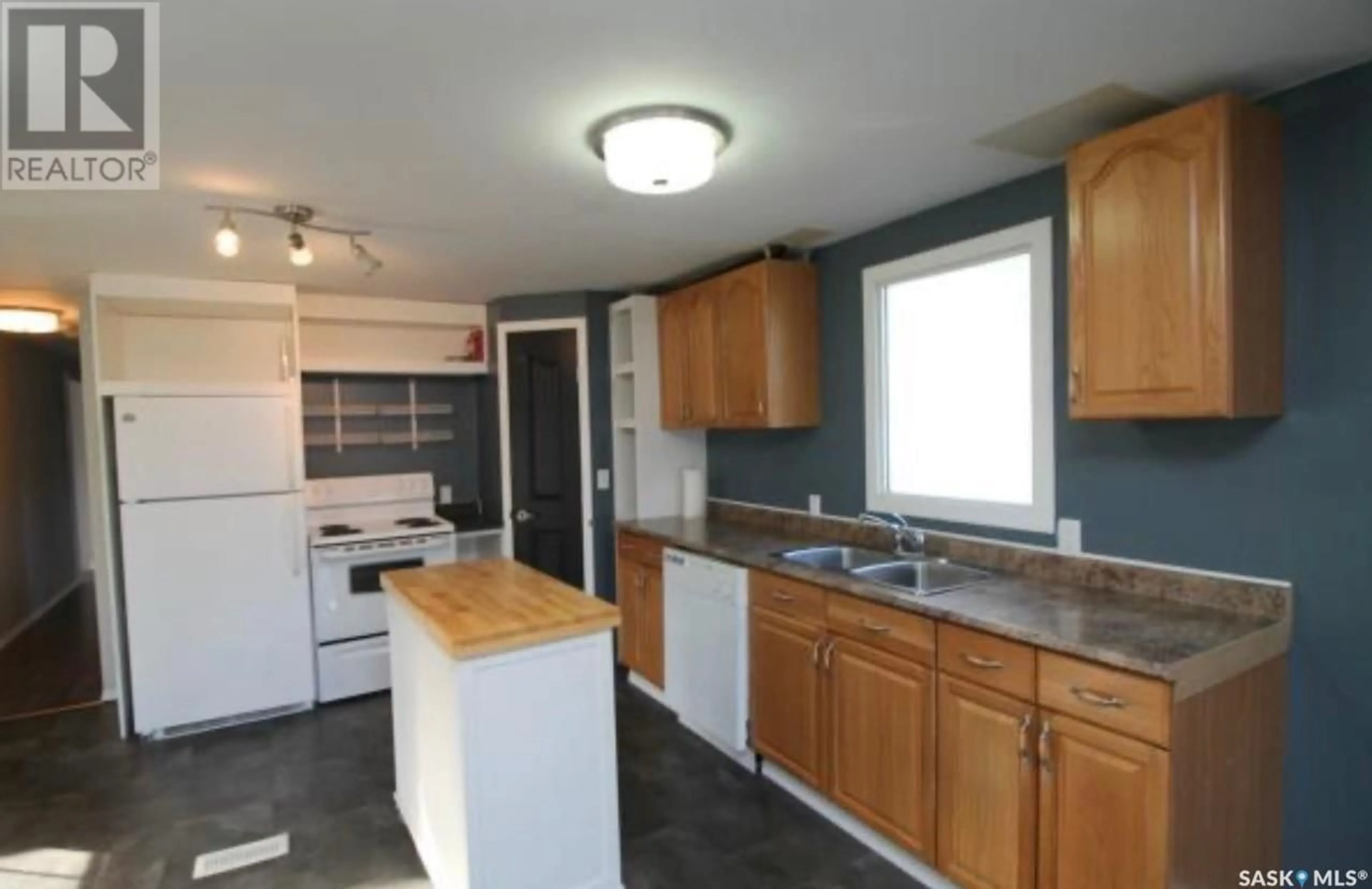 Standard kitchen, unknown for 351 30TH STREET, Battleford Saskatchewan S0M0E0