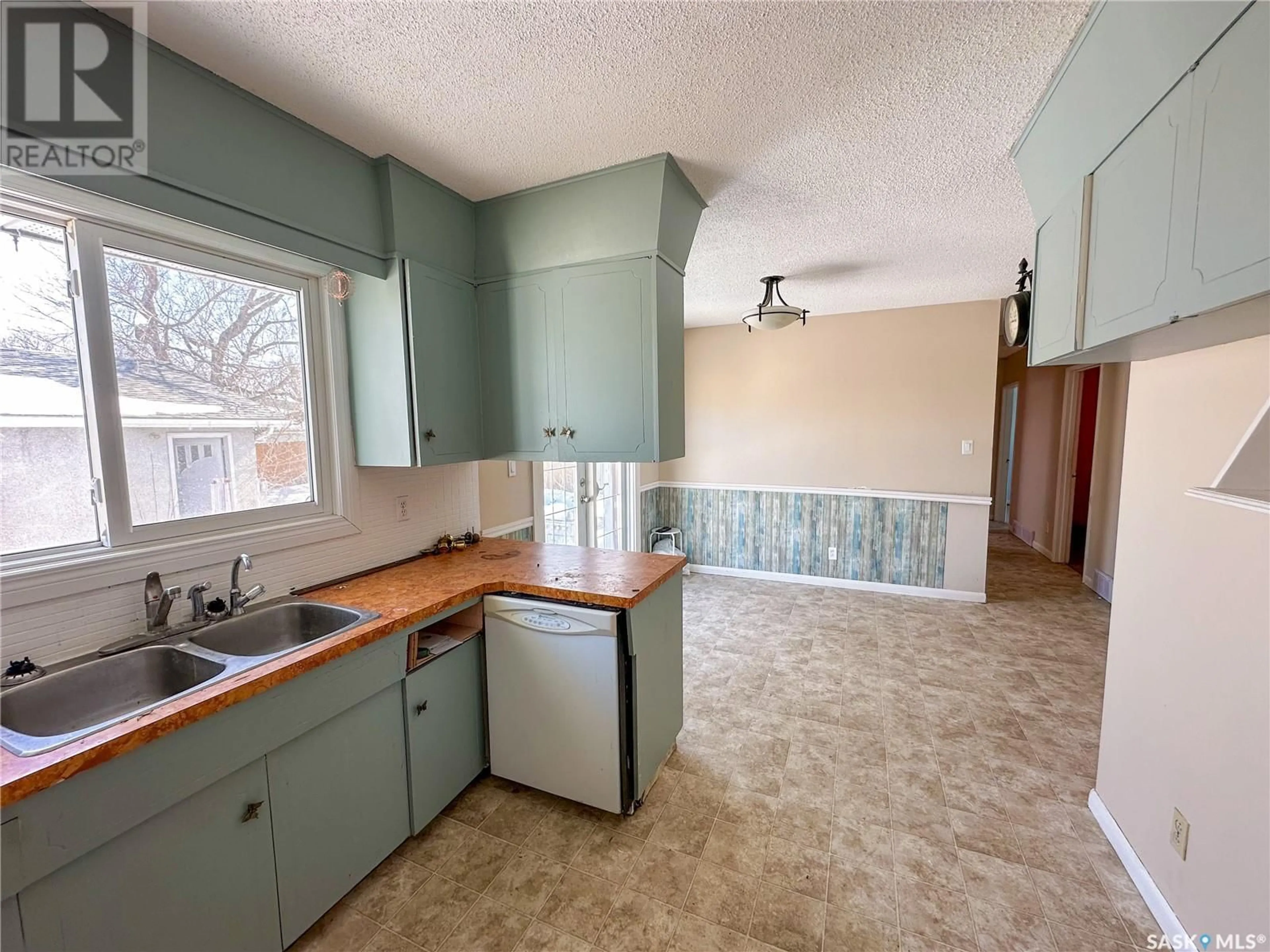 Standard kitchen, ceramic/tile floor for 443 ARGYLE STREET, Regina Saskatchewan S4R4C9