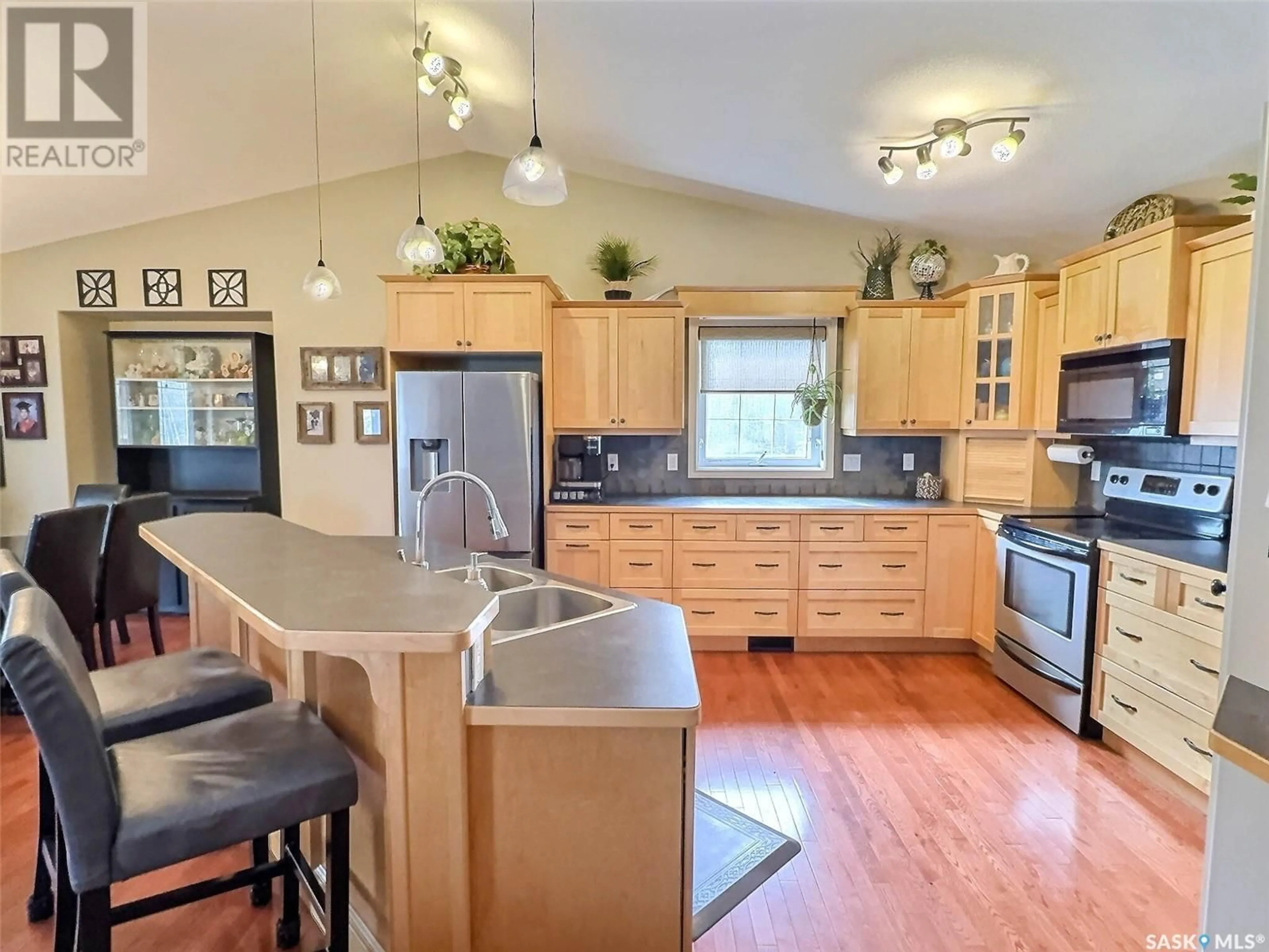 Open concept kitchen, unknown for 214 LAKERIDGE DRIVE, Buckland Rm No. 491 Saskatchewan S6V5R3