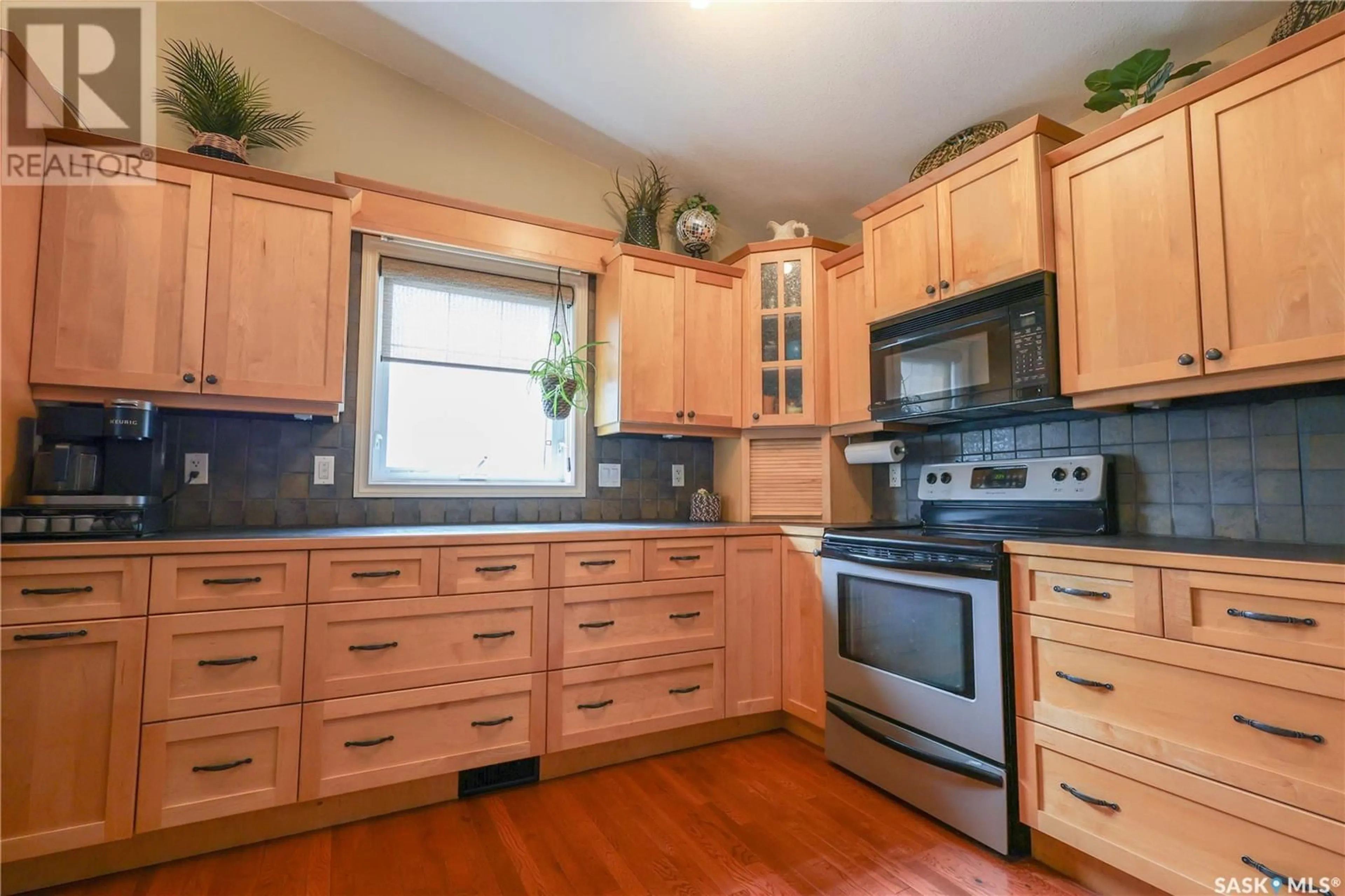 Standard kitchen, unknown for 214 LAKERIDGE DRIVE, Buckland Rm No. 491 Saskatchewan S6V5R3