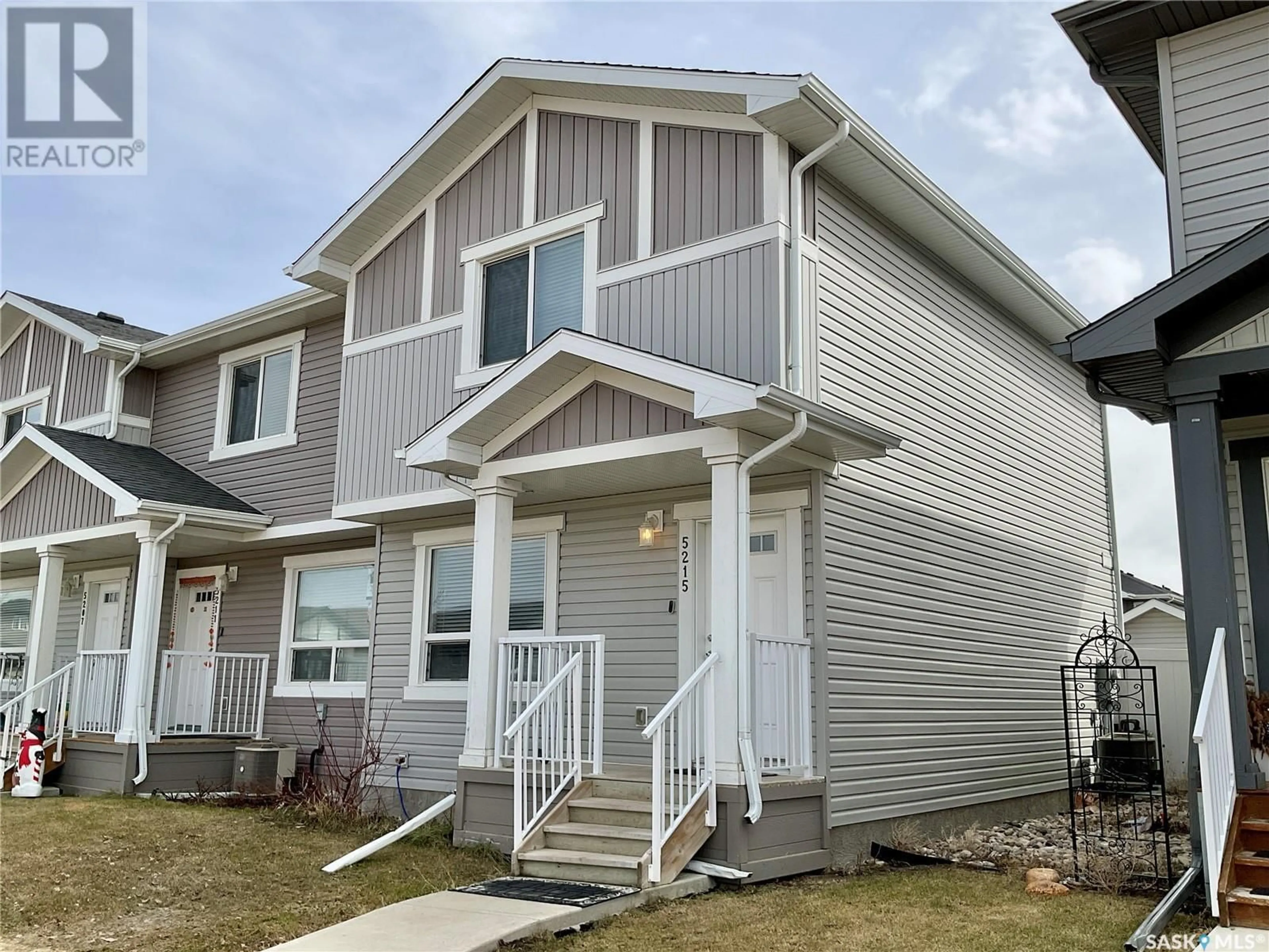 Home with vinyl exterior material, street for 5215 BEACON WAY, Regina Saskatchewan S4W0H8