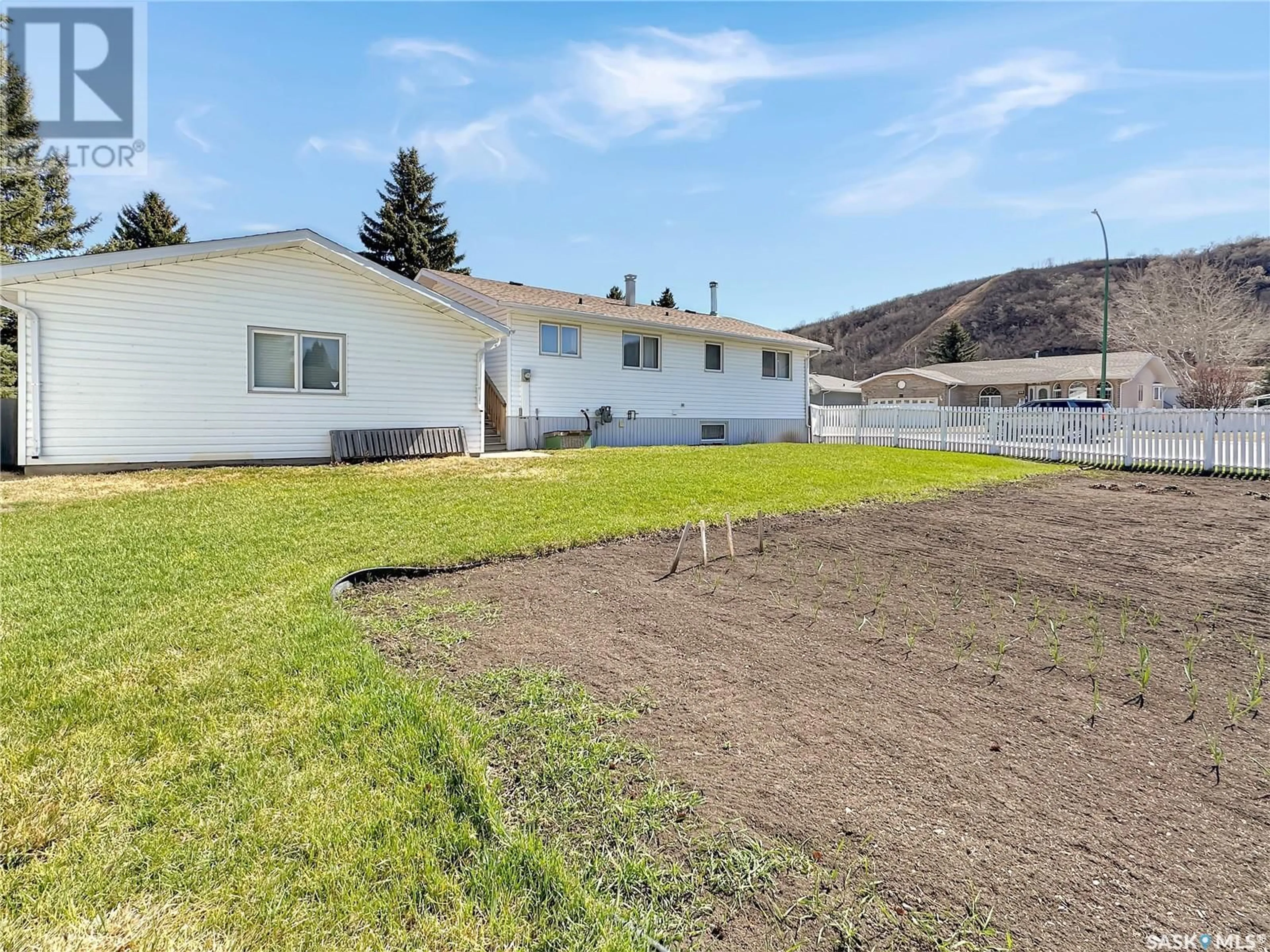 A pic from outside/outdoor area/front of a property/back of a property/a pic from drone, mountain view for 22 ECHO DRIVE, Fort Qu'Appelle Saskatchewan S0G1S0