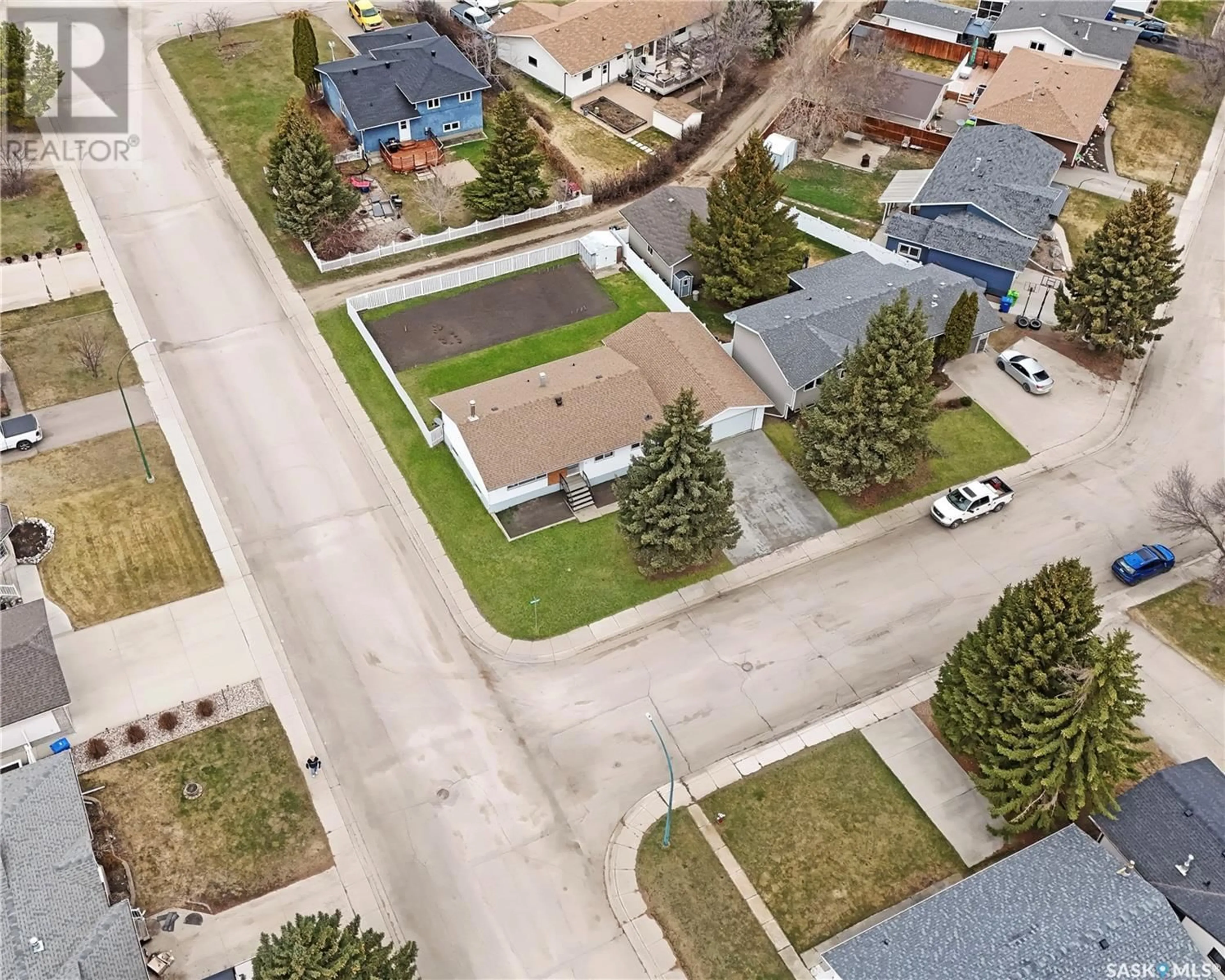 A pic from outside/outdoor area/front of a property/back of a property/a pic from drone, street for 22 ECHO DRIVE, Fort Qu'Appelle Saskatchewan S0G1S0
