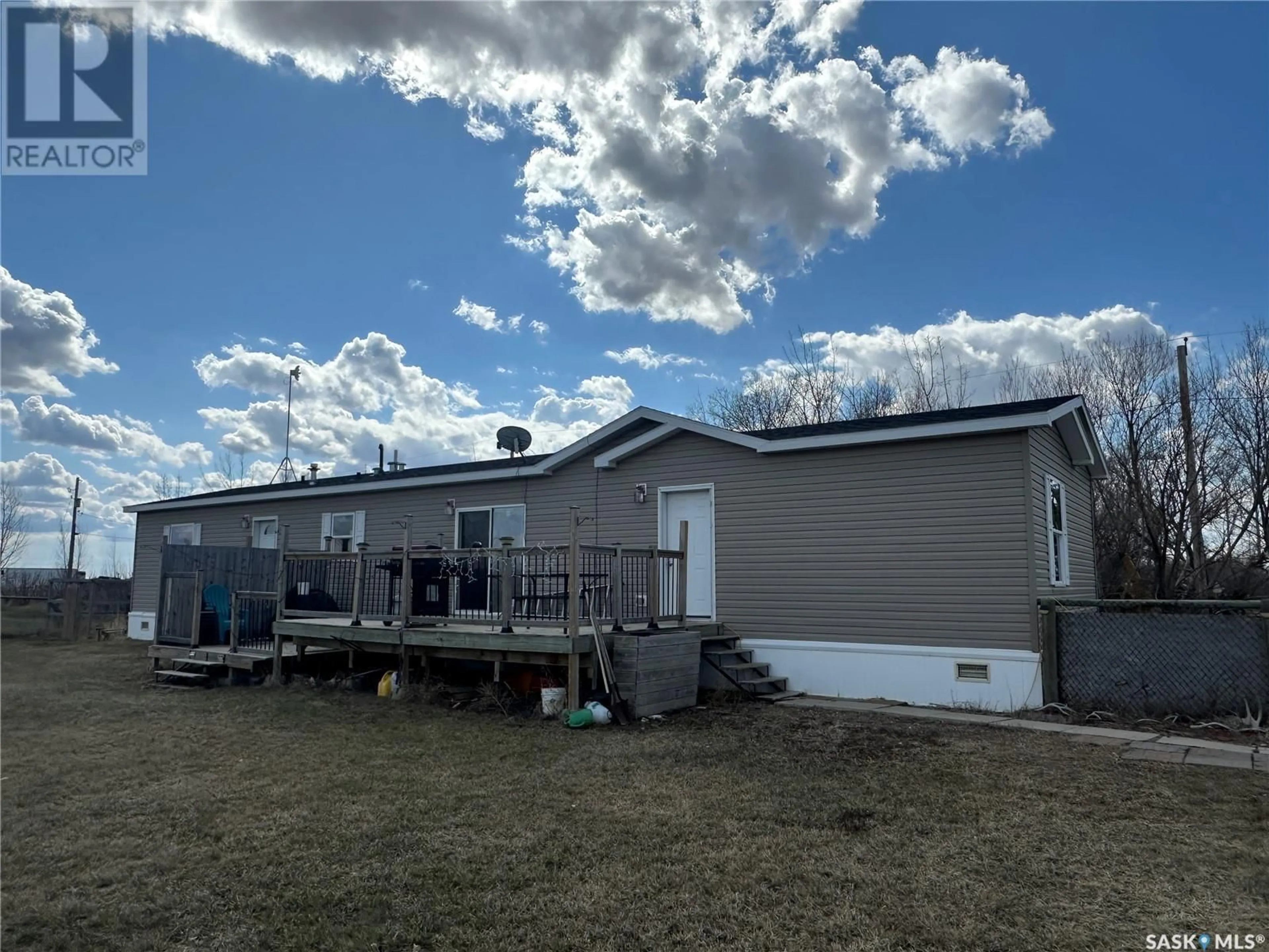 Home with vinyl exterior material, building for 201 MAIN STREET, Griffin Saskatchewan S0C1G0