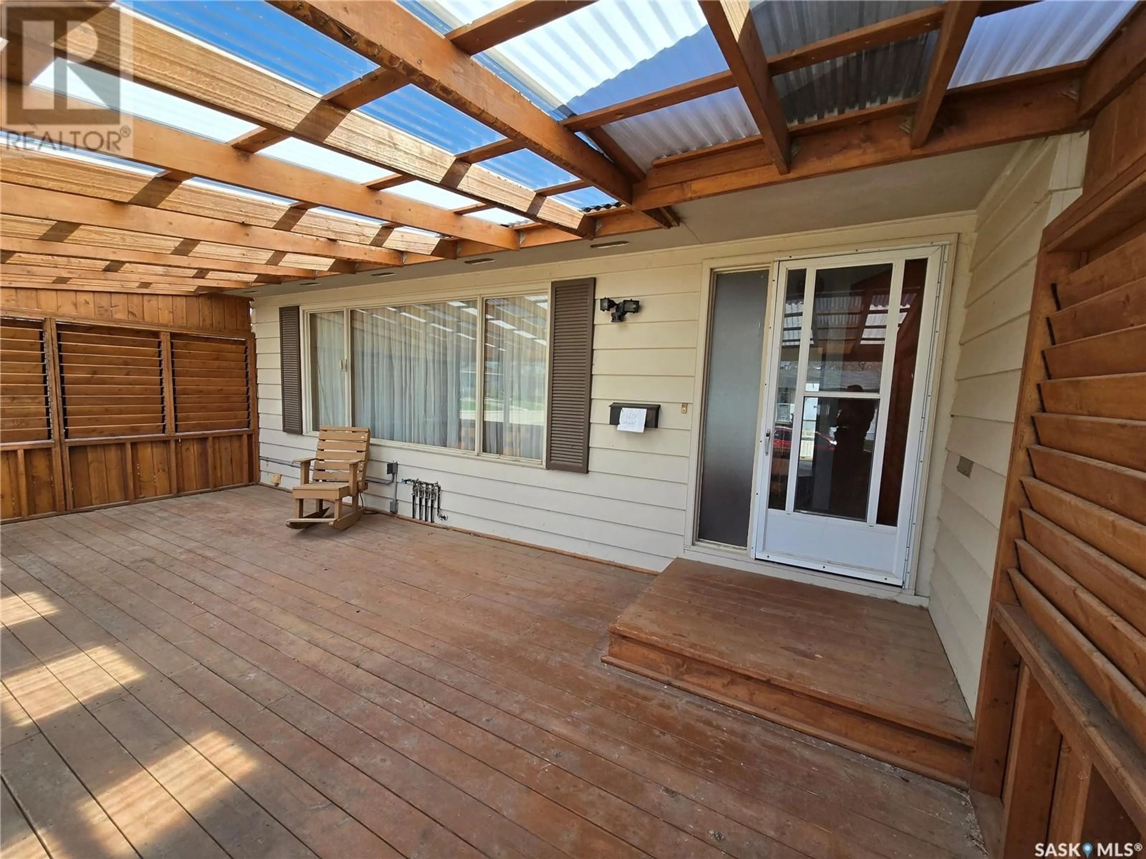 Patio, street for 204 1ST AVENUE, Swift Current Saskatchewan S9H3H3
