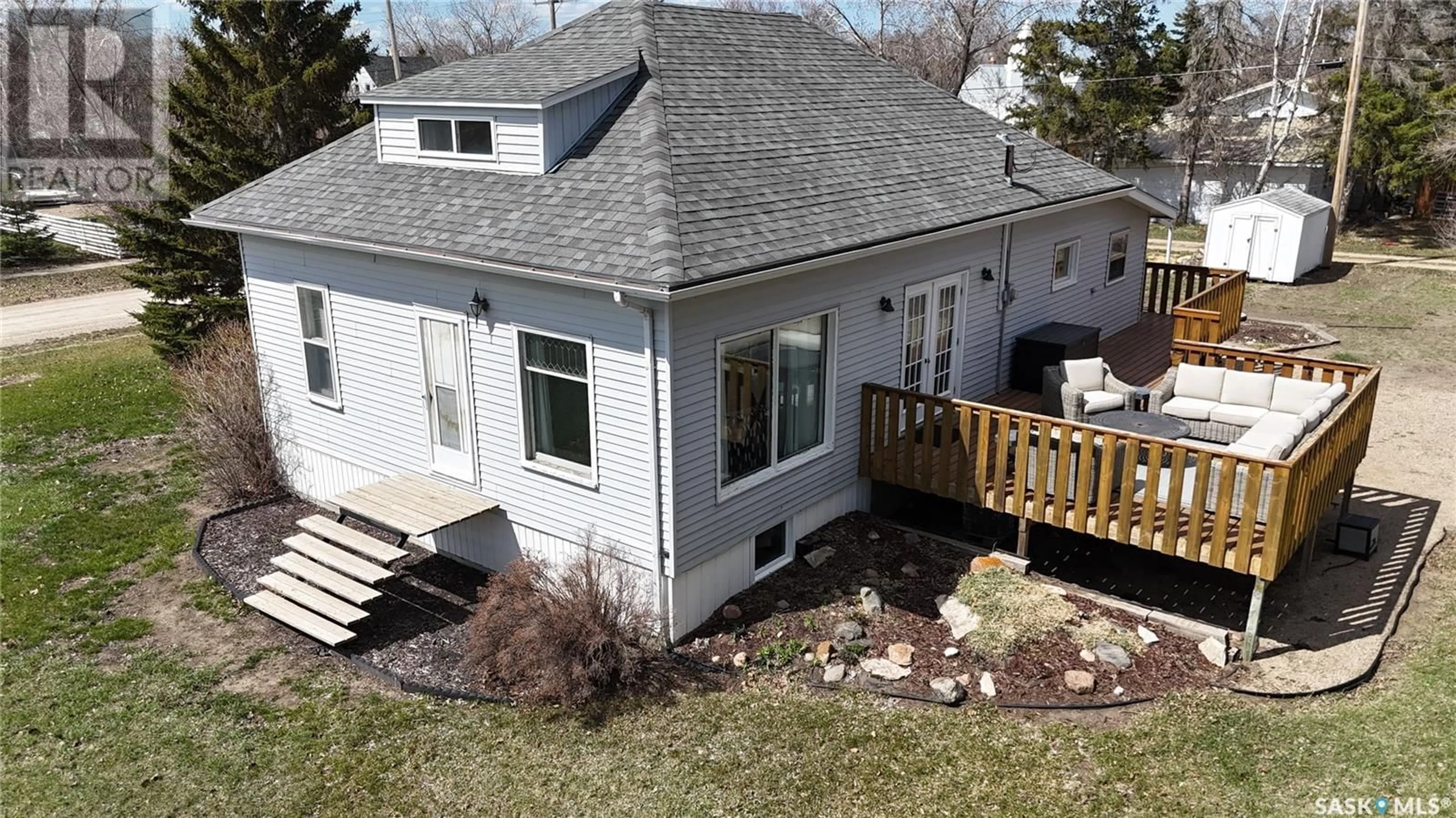 A pic from outside/outdoor area/front of a property/back of a property/a pic from drone, unknown for 303 STANLEY STREET, Elbow Saskatchewan S0H1J0