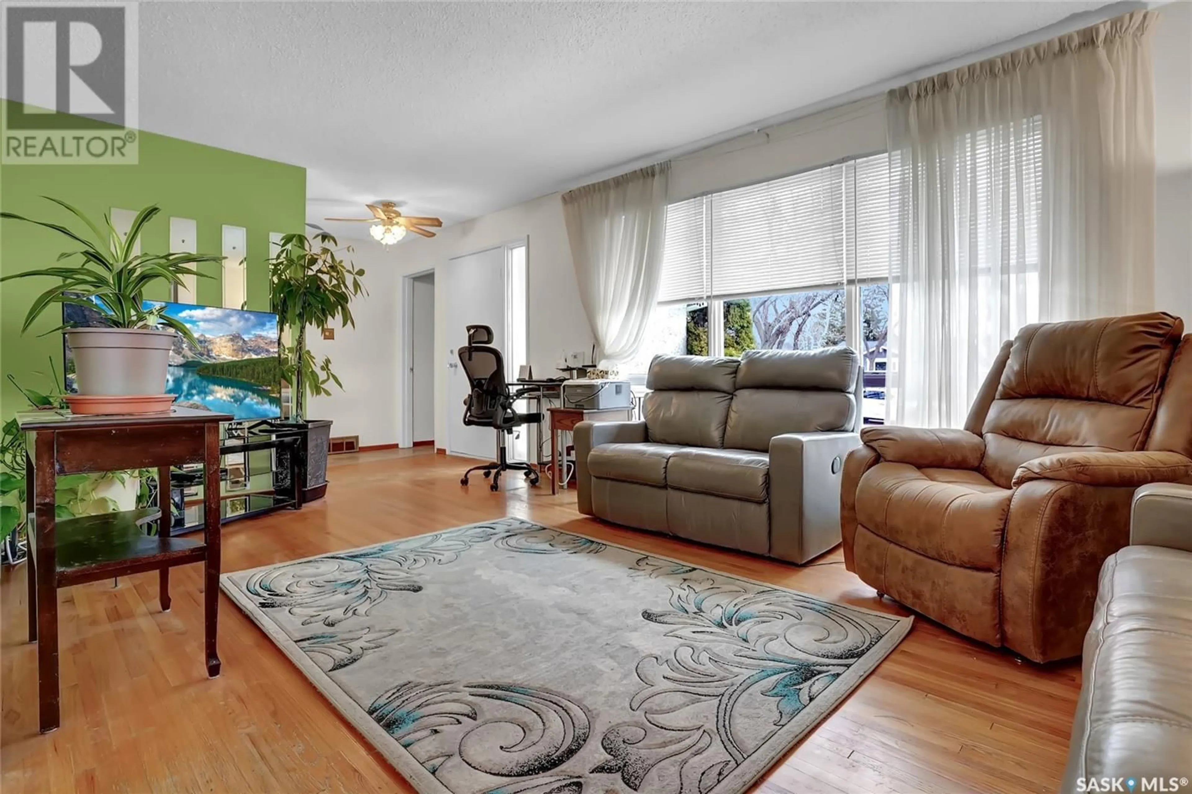 Living room with furniture, wood/laminate floor for 3311 PARLIAMENT AVENUE, Regina Saskatchewan S4S2M1