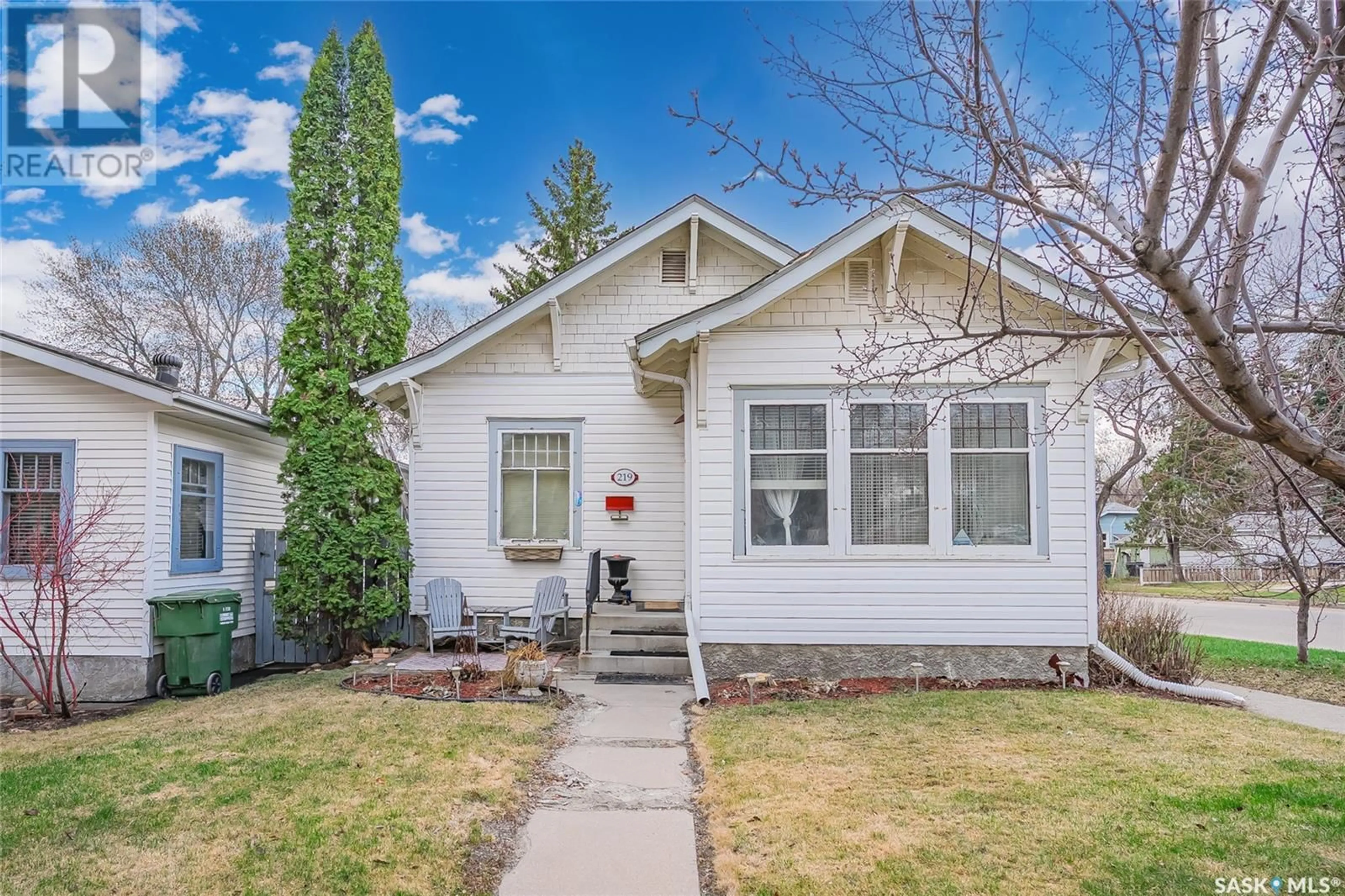 Home with vinyl exterior material, street for 219 28TH STREET, Saskatoon Saskatchewan S7L0K4