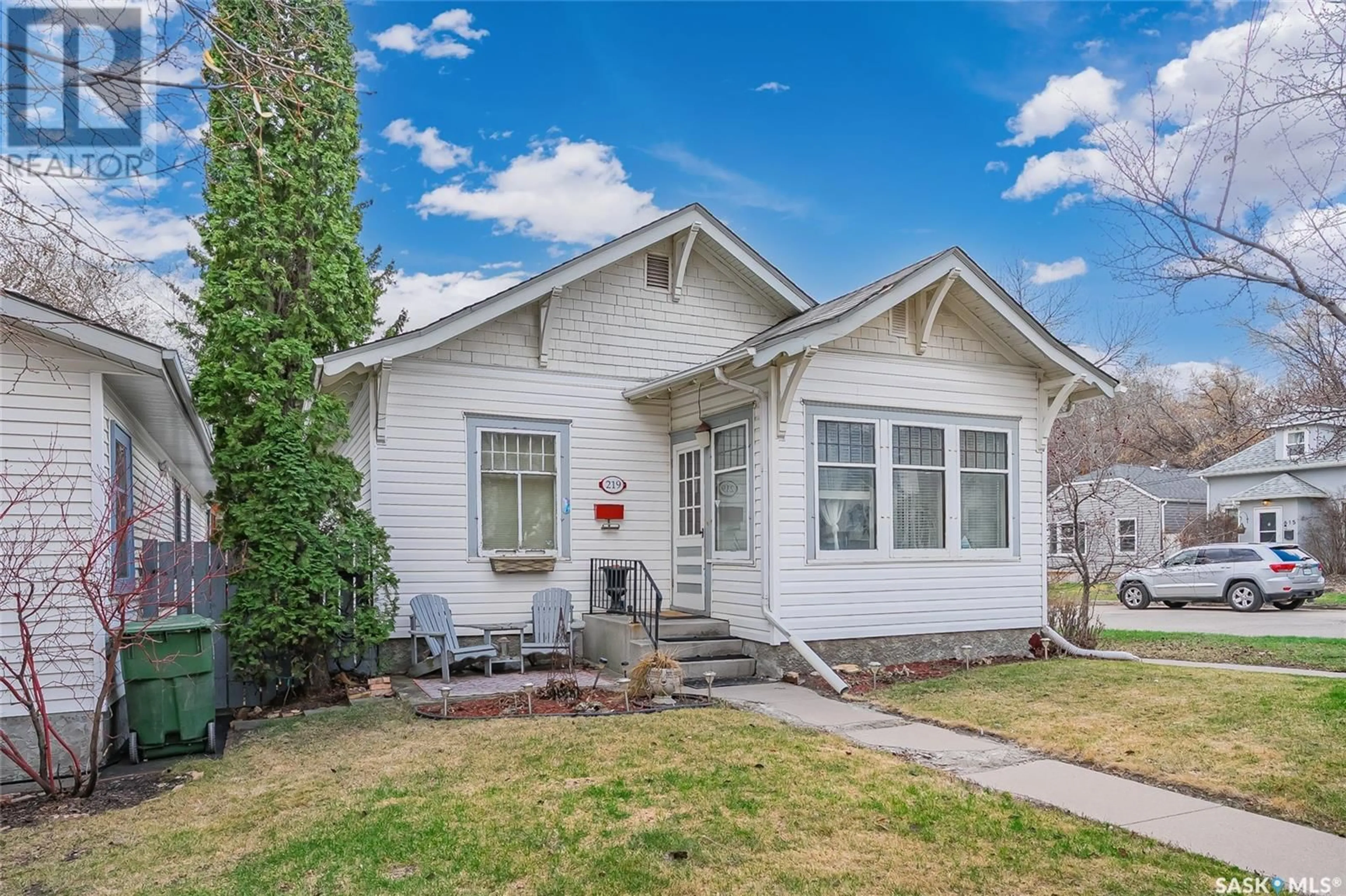Home with vinyl exterior material, street for 219 28TH STREET, Saskatoon Saskatchewan S7L0K4