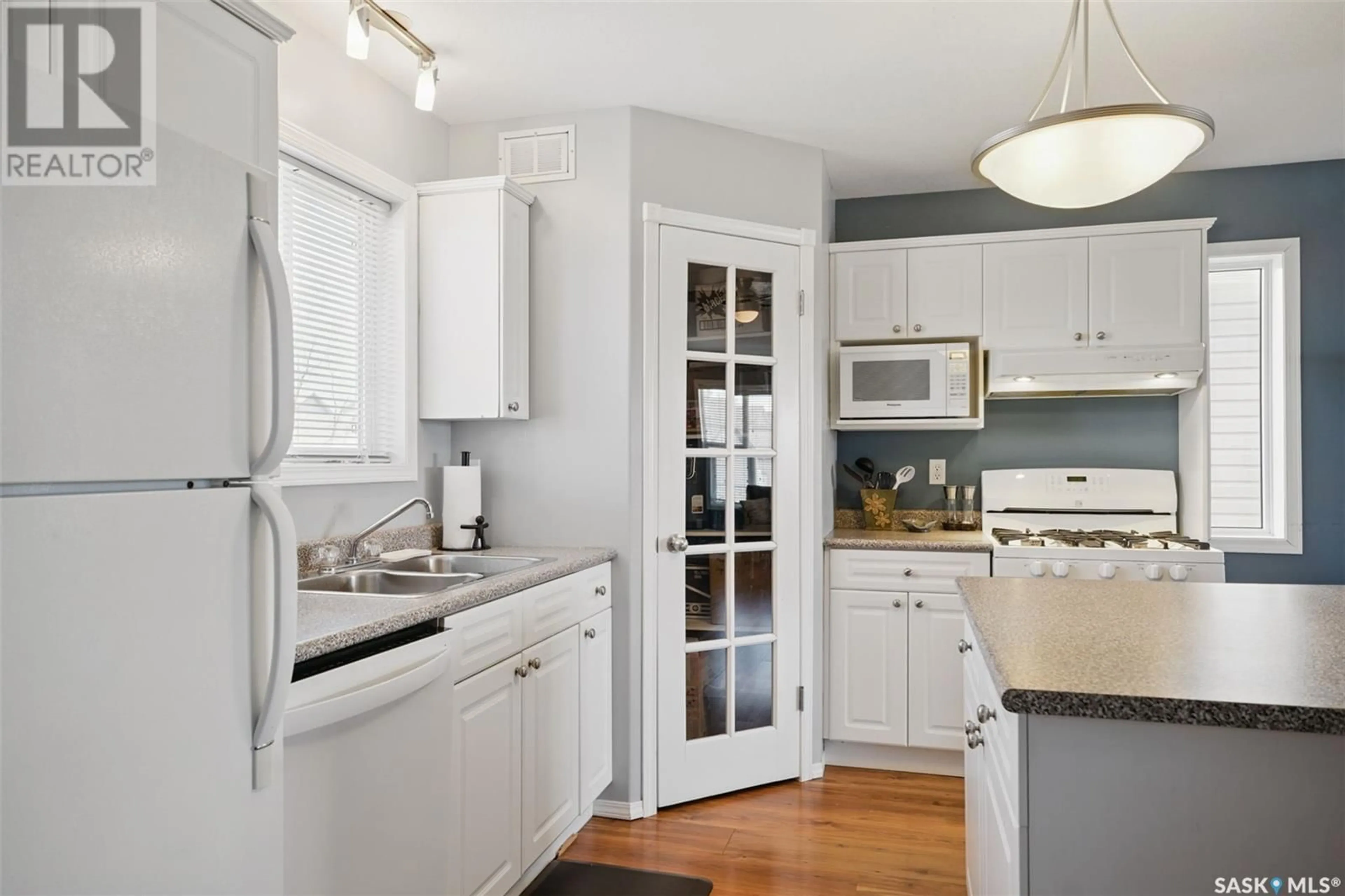 Standard kitchen, unknown for 719 RUTHERFORD LANE, Saskatoon Saskatchewan S7N4X8
