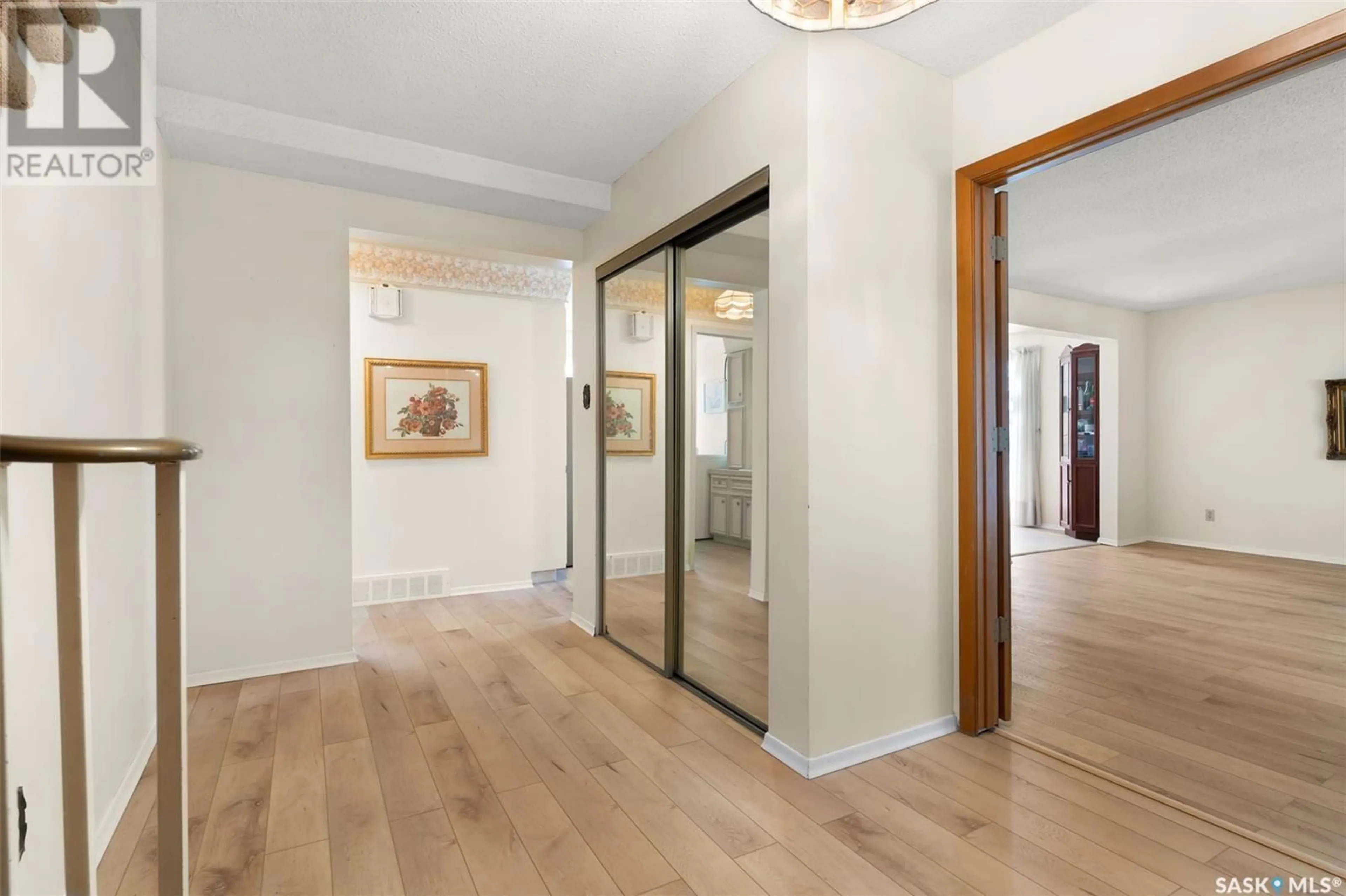 Indoor entryway for 4221 HILLSDALE STREET, Regina Saskatchewan S4S3X9