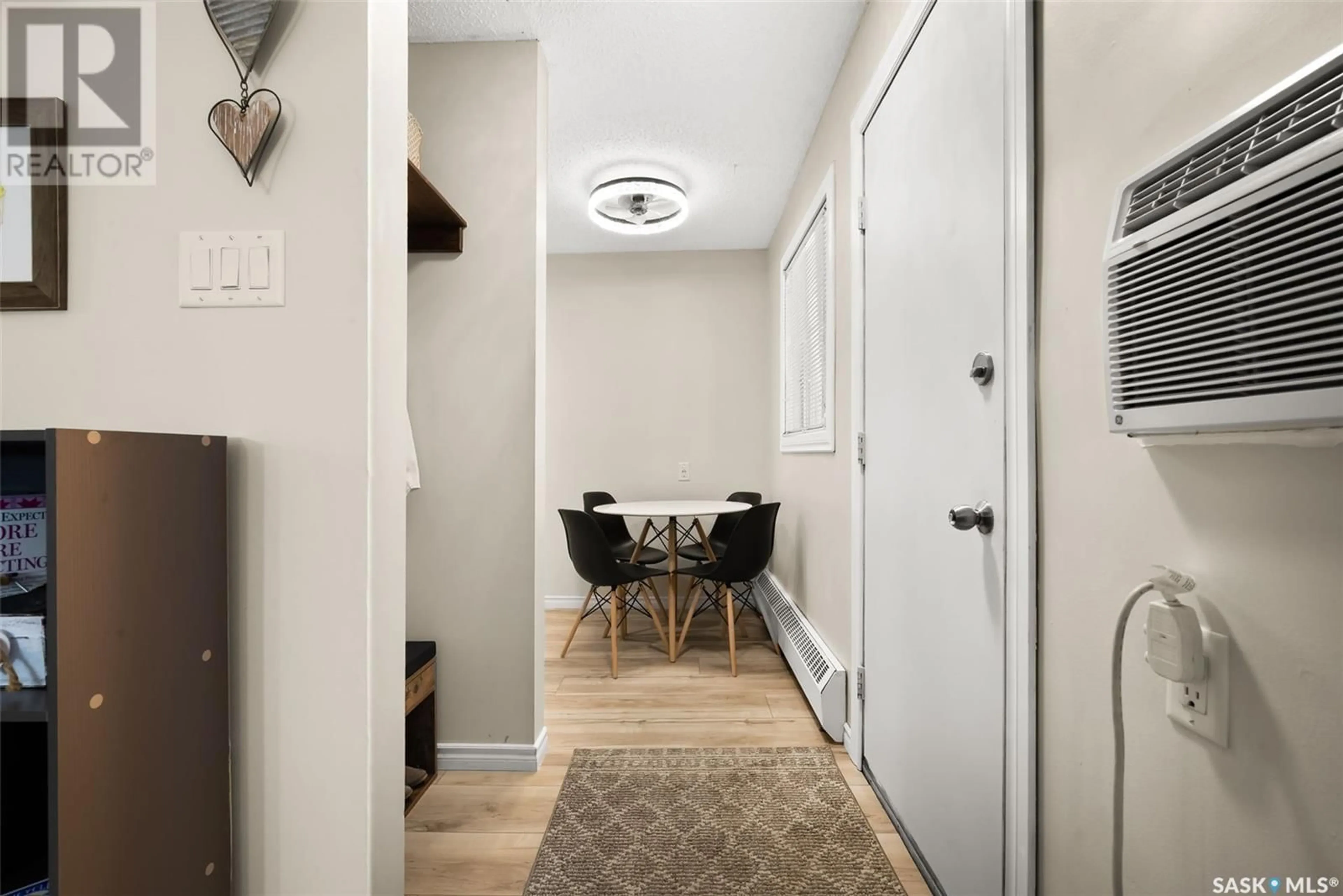 Indoor entryway for 31 - 107 RODENBUSH DRIVE, Regina Saskatchewan S4R8C7
