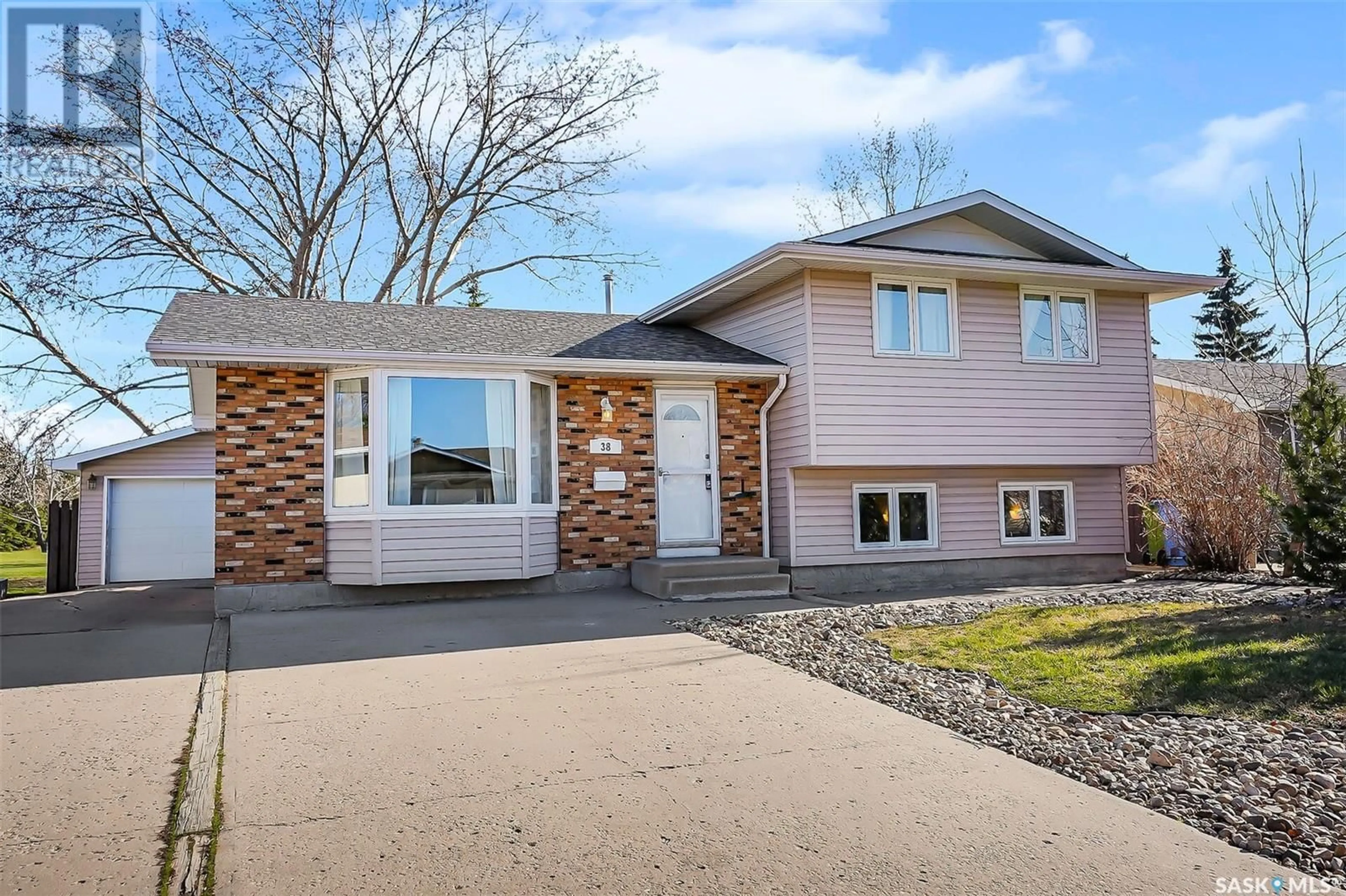 Home with vinyl exterior material, street for 38 CHASE CRESCENT, Regina Saskatchewan S4R7Y4