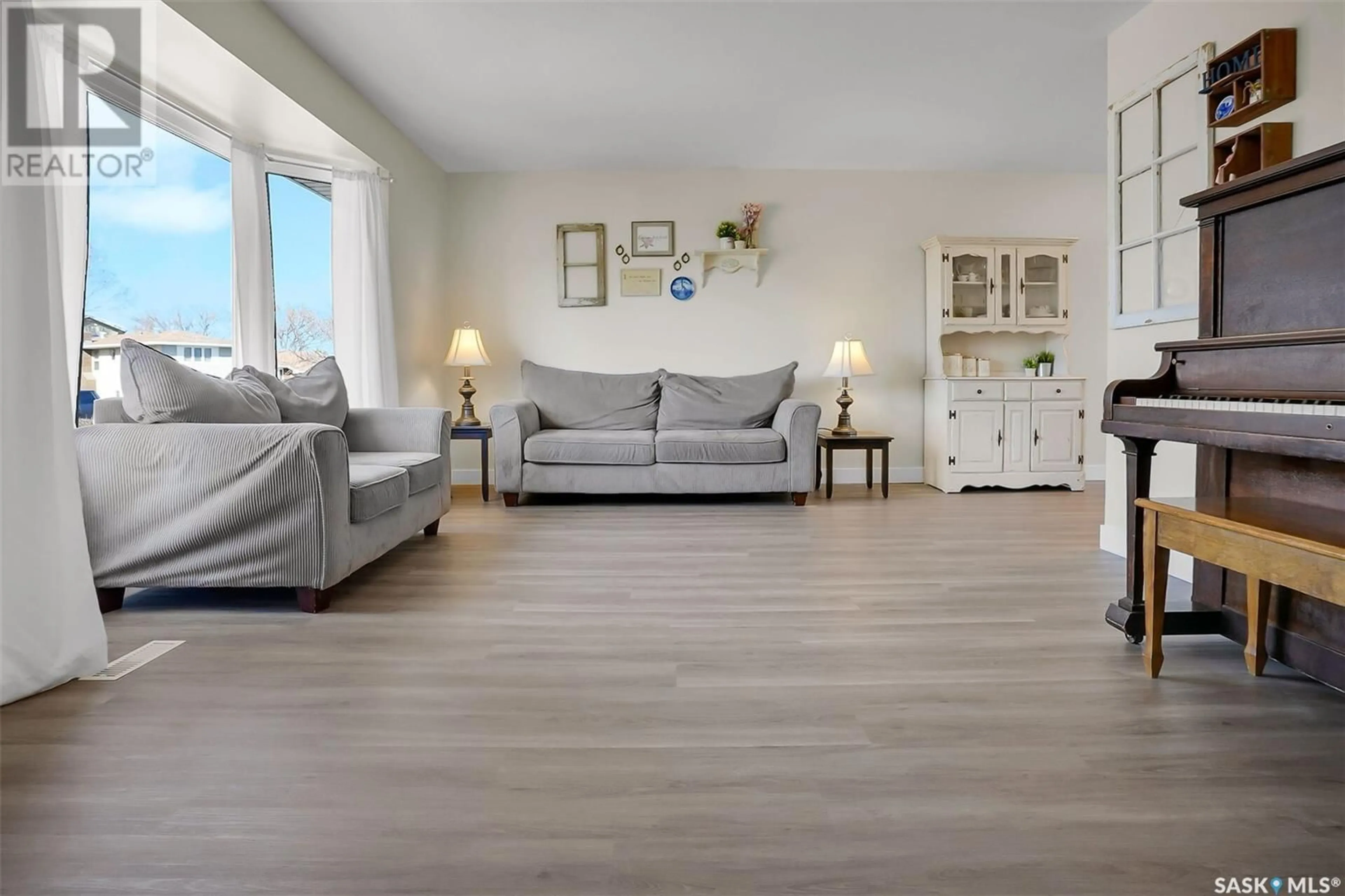 Living room with furniture, unknown for 38 CHASE CRESCENT, Regina Saskatchewan S4R7Y4