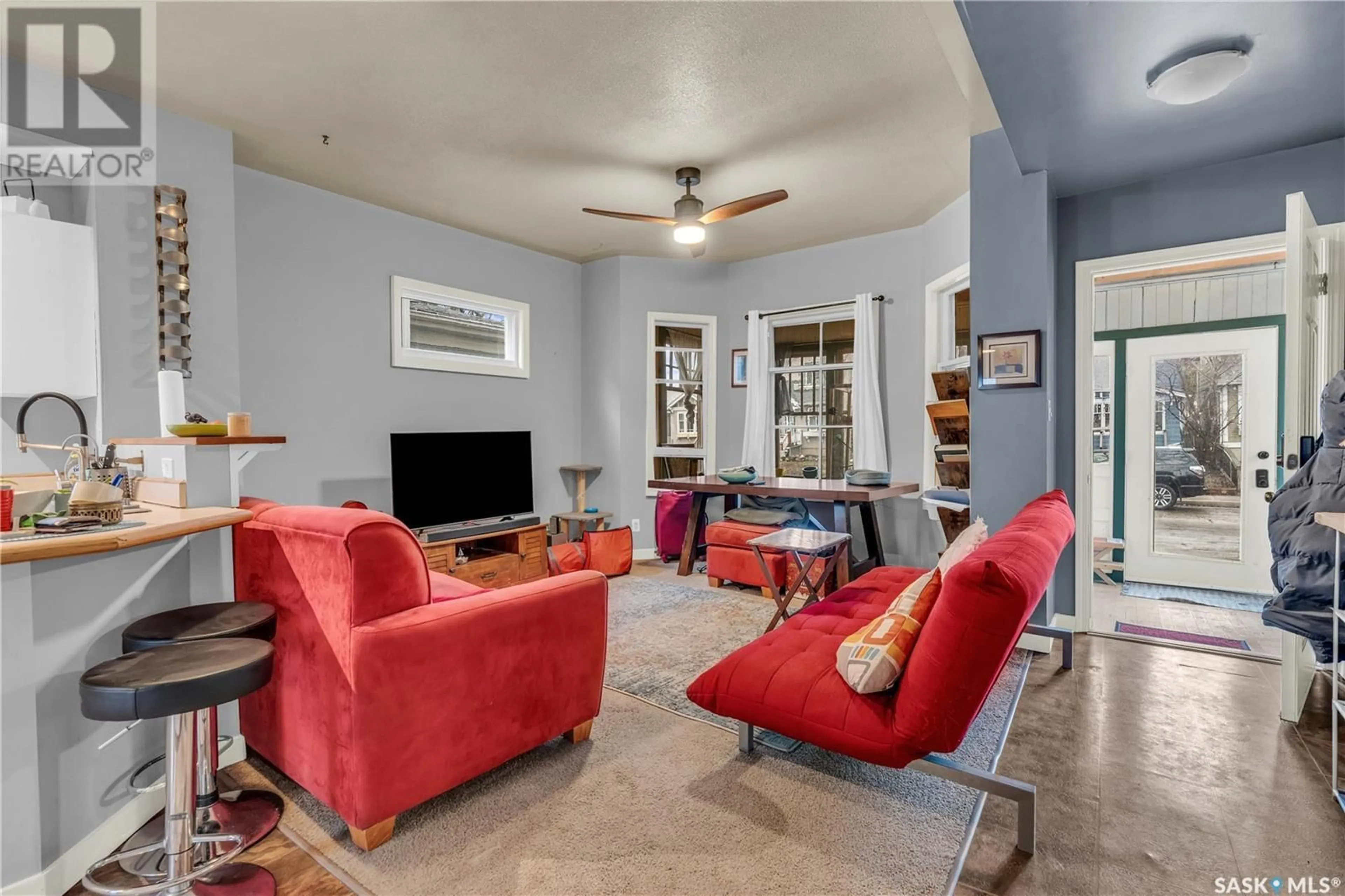 Living room with furniture, unknown for 2231 QUEBEC STREET, Regina Saskatchewan S4P1K3