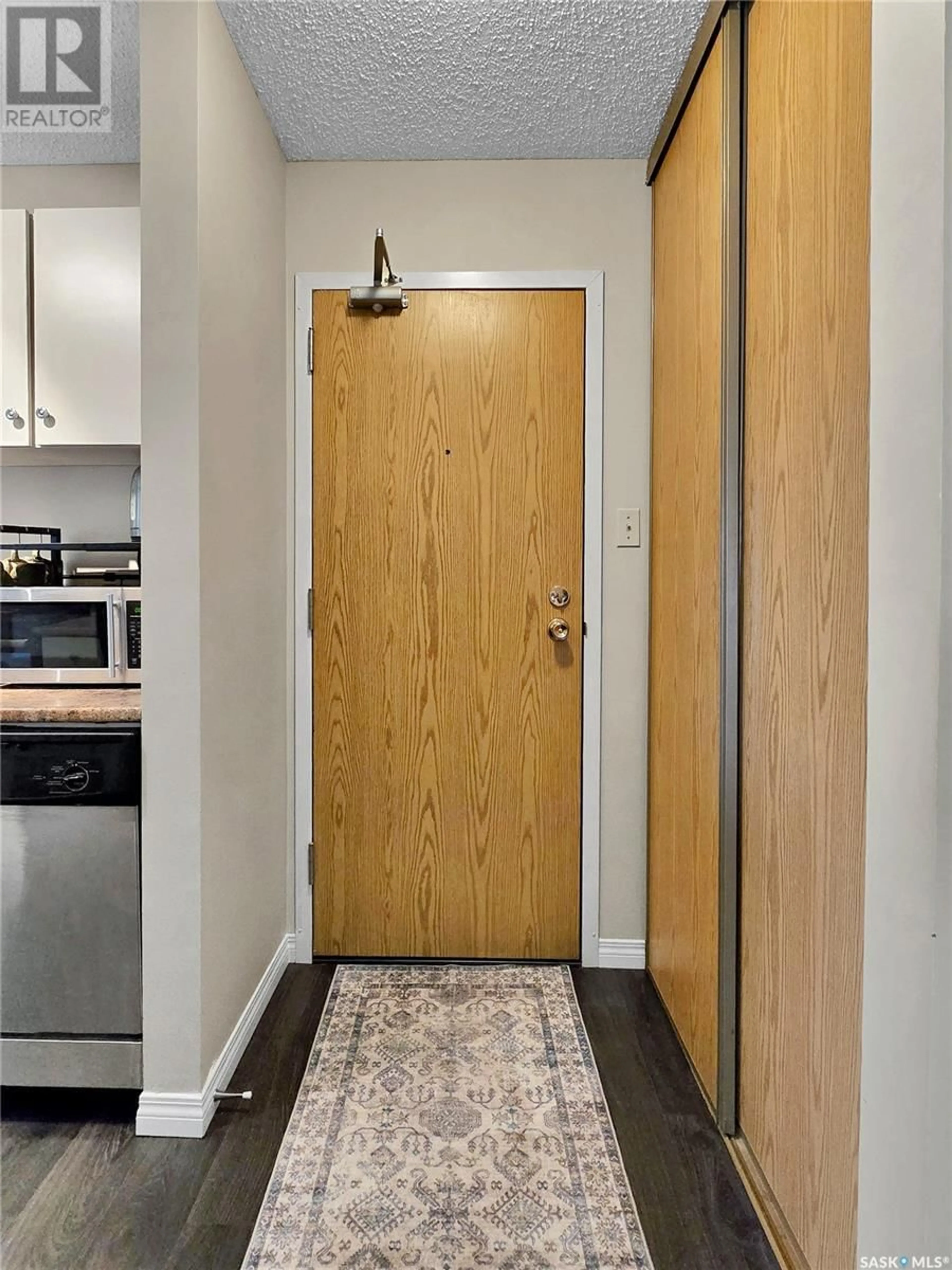 Indoor entryway for 833 - 306 WOLLASTON CRESCENT, Saskatoon Saskatchewan S7J4G1
