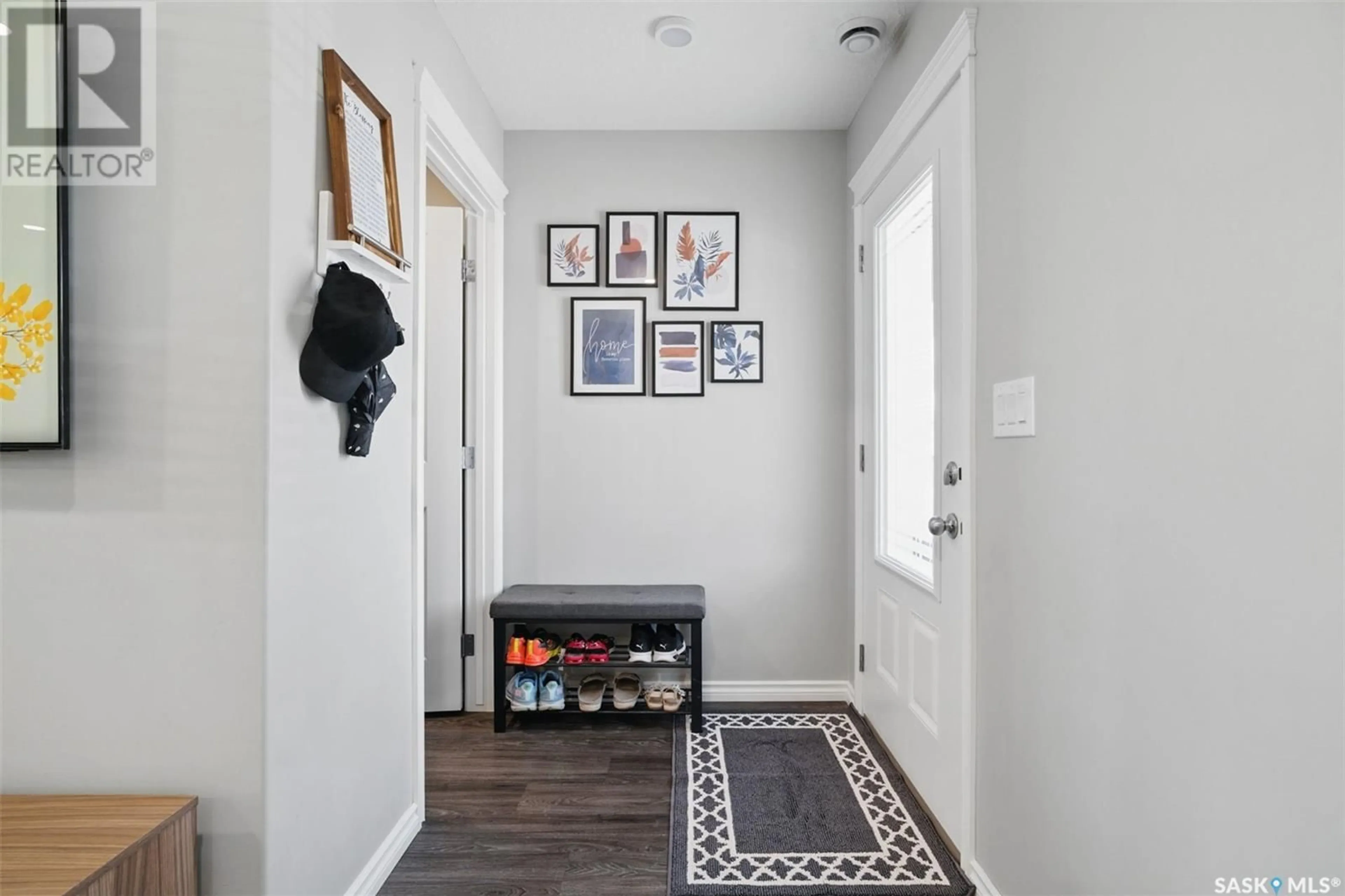 Indoor entryway for 110 - 309 AKHTAR BEND, Saskatoon Saskatchewan S7W0Y9