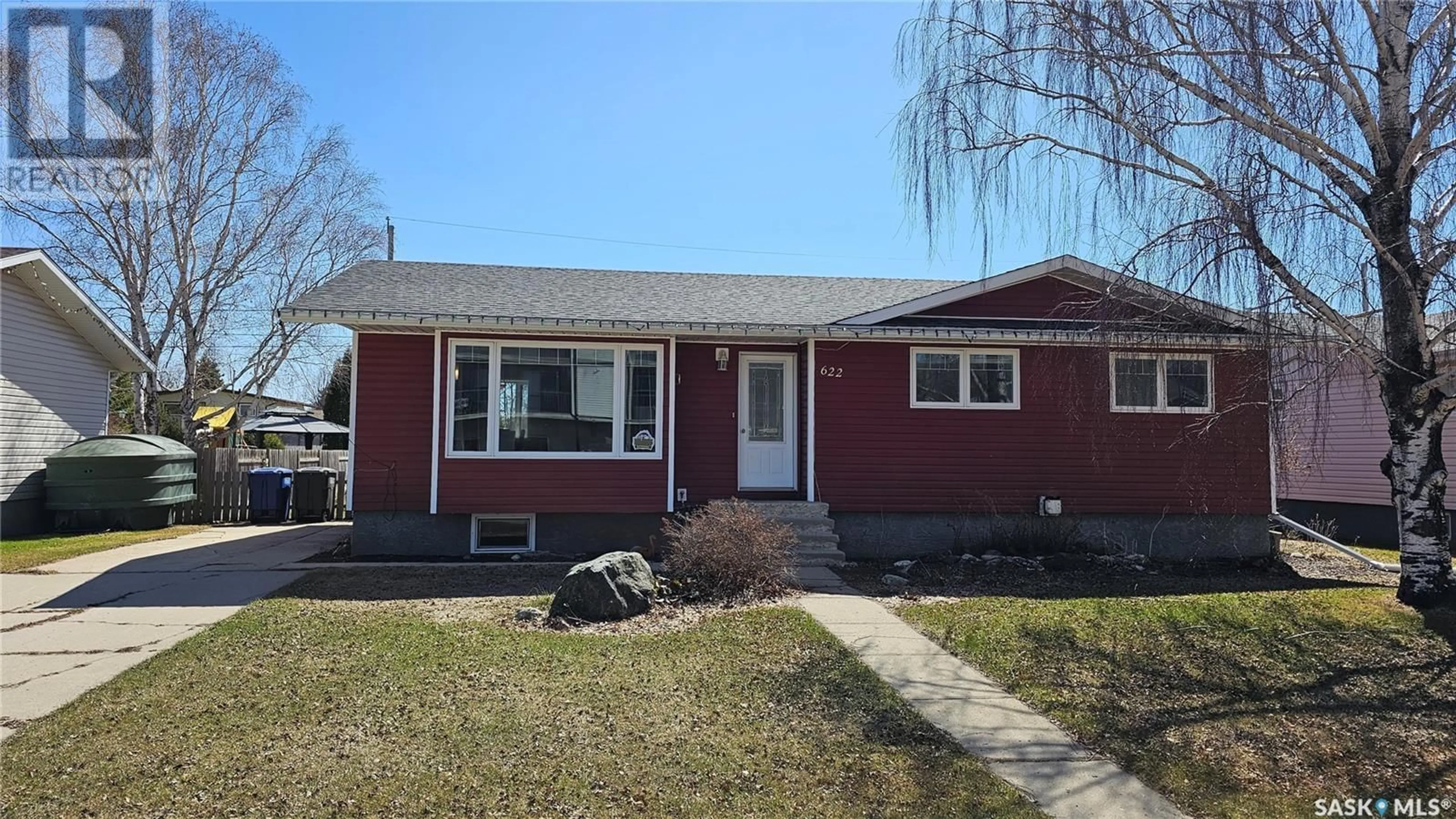 Home with vinyl exterior material, street for 622 11TH AVENUE, Humboldt Saskatchewan S0K2A0