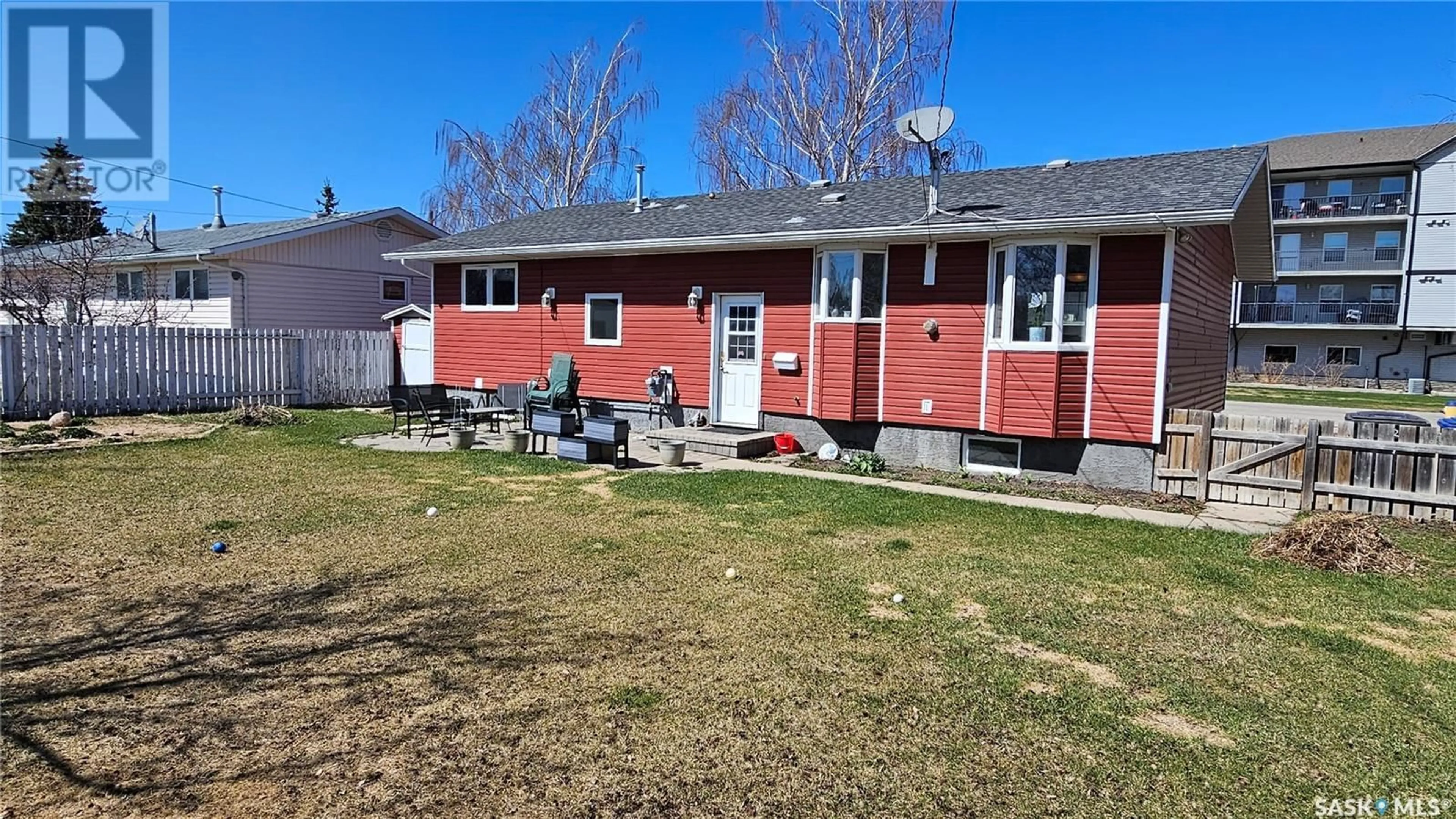 A pic from outside/outdoor area/front of a property/back of a property/a pic from drone, street for 622 11TH AVENUE, Humboldt Saskatchewan S0K2A0