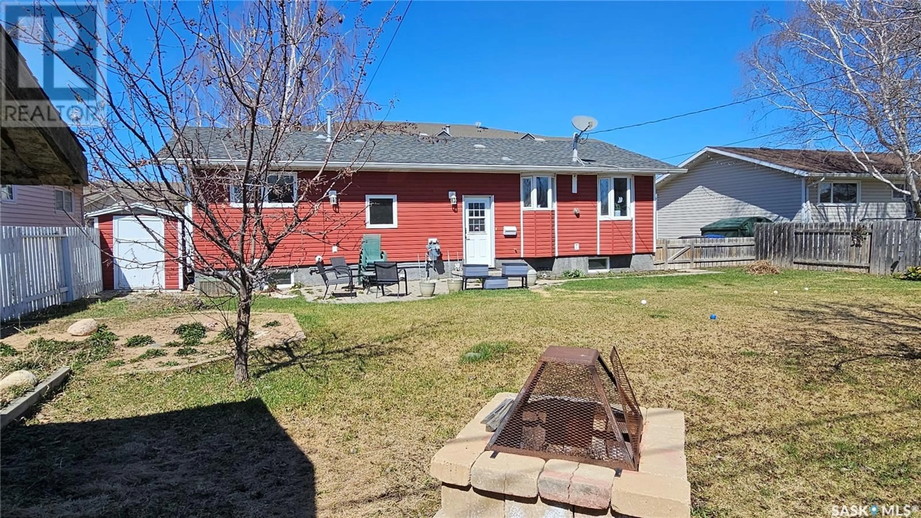 Patio, street for 622 11TH AVENUE, Humboldt Saskatchewan S0K2A0