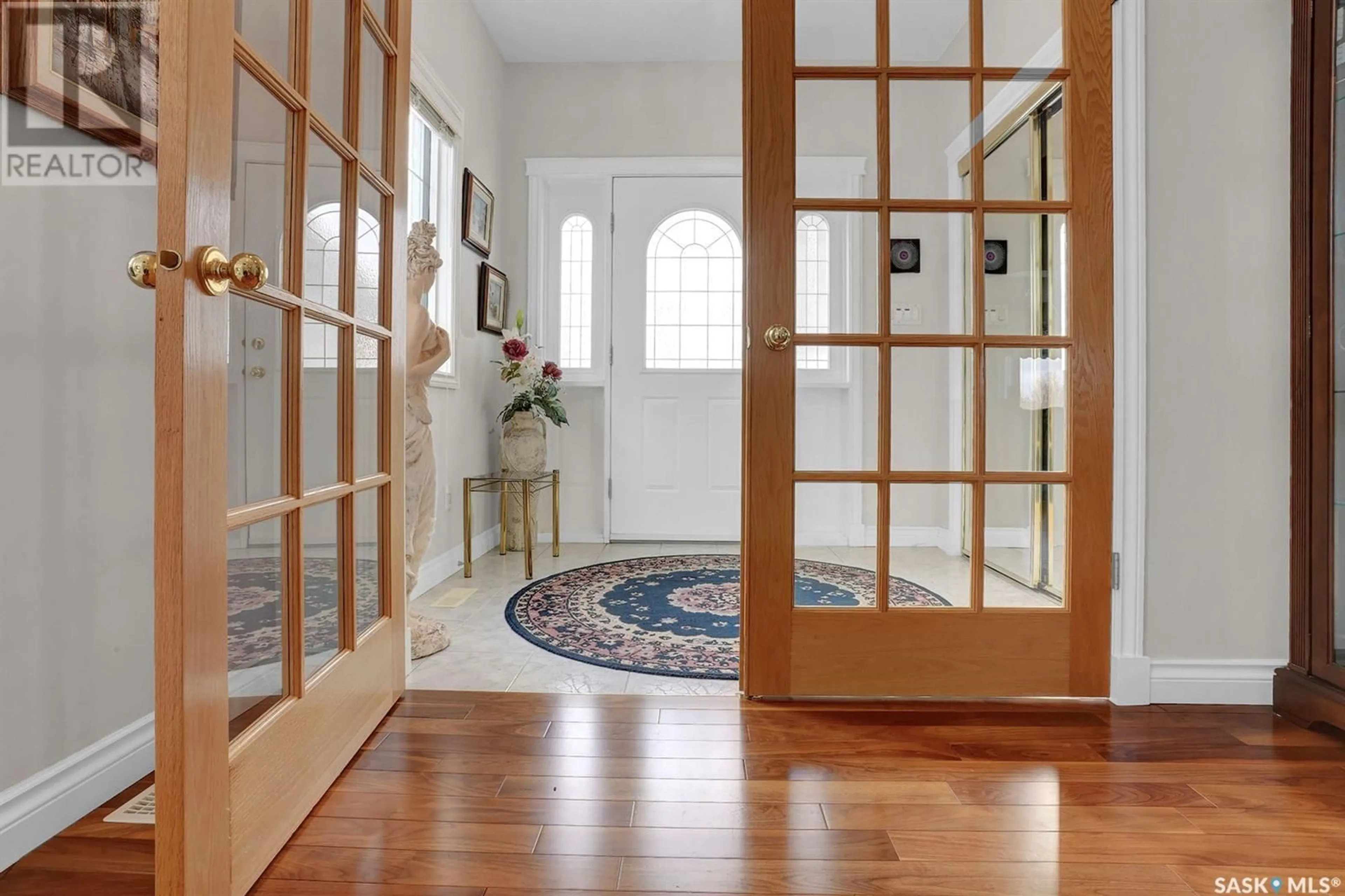Indoor foyer for 9407 WASCANA MEWS, Regina Saskatchewan S4V2V6