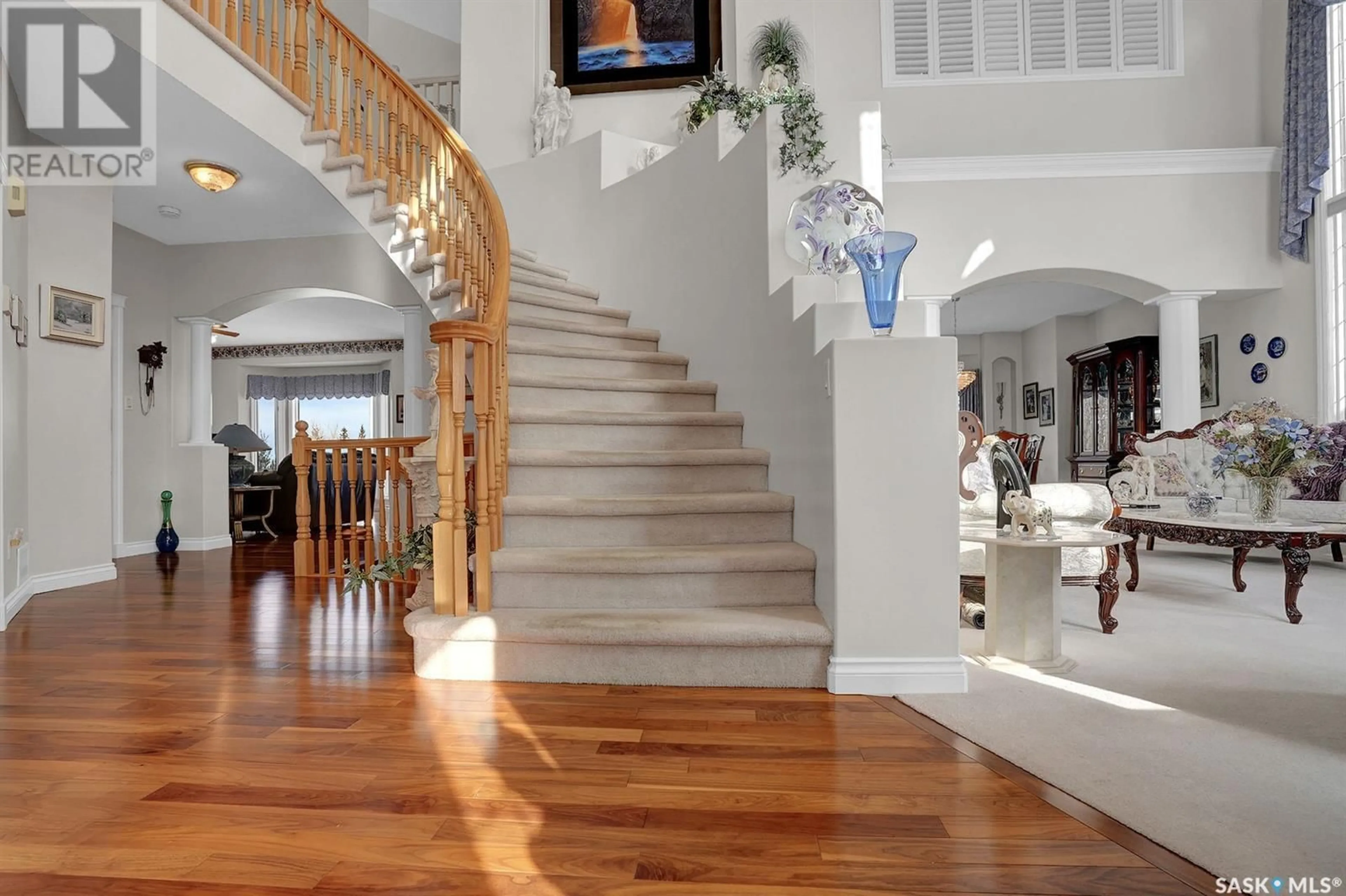 Indoor foyer for 9407 WASCANA MEWS, Regina Saskatchewan S4V2V6