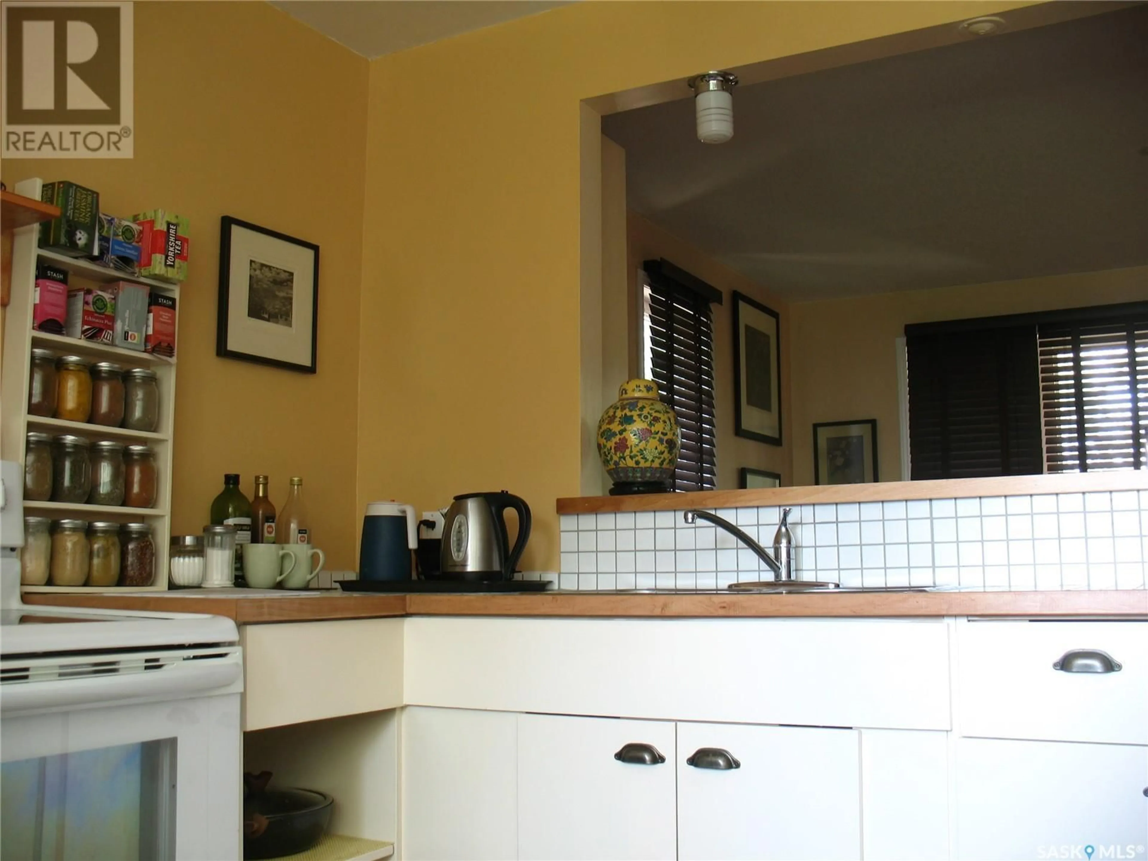 Standard kitchen, unknown for 2007 1ST STREET, Rockglen Saskatchewan S0H3R0