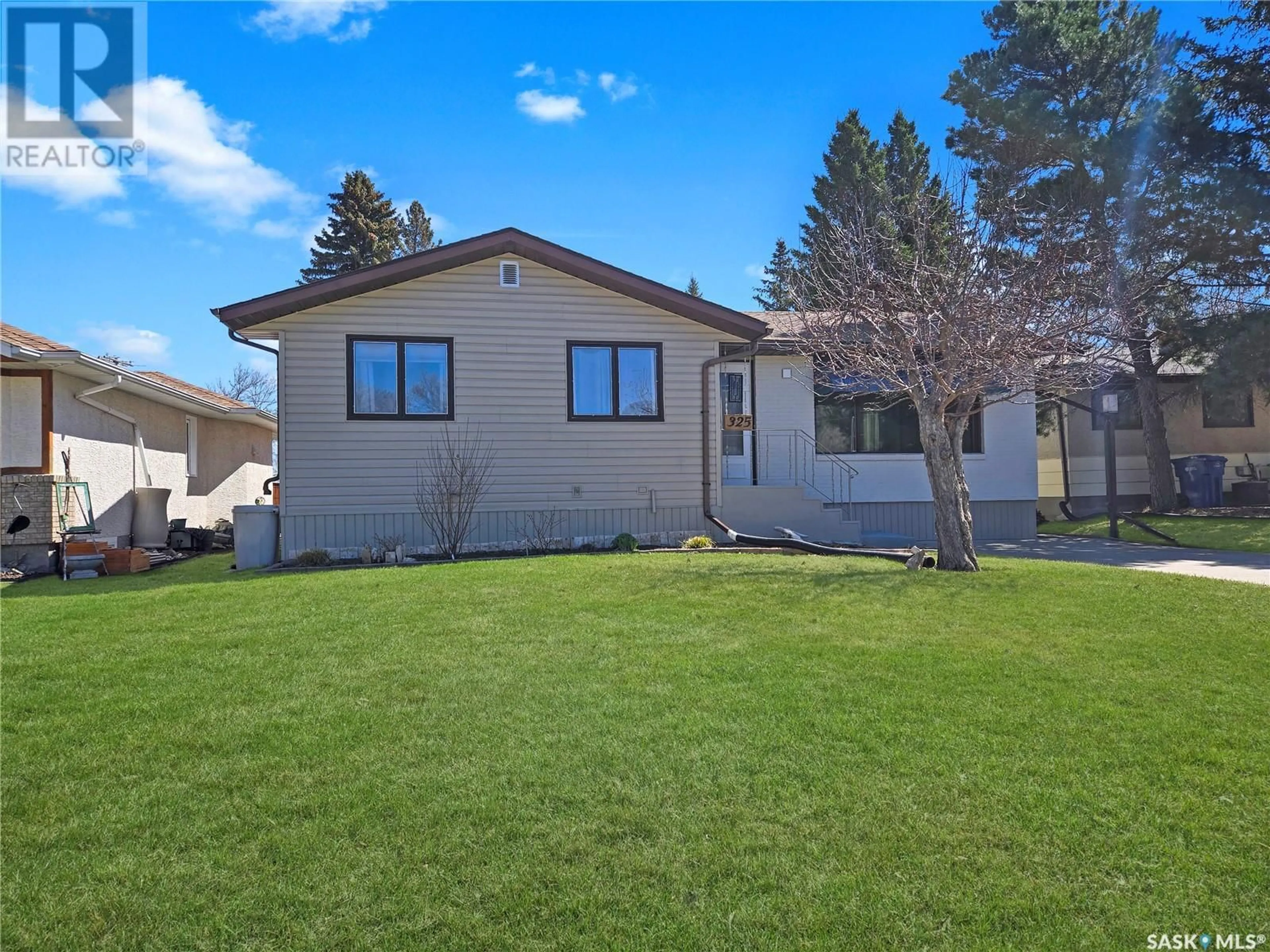Home with vinyl exterior material, street for S - 325 HUDSON AVENUE, Fort Qu'Appelle Saskatchewan S0G1S0