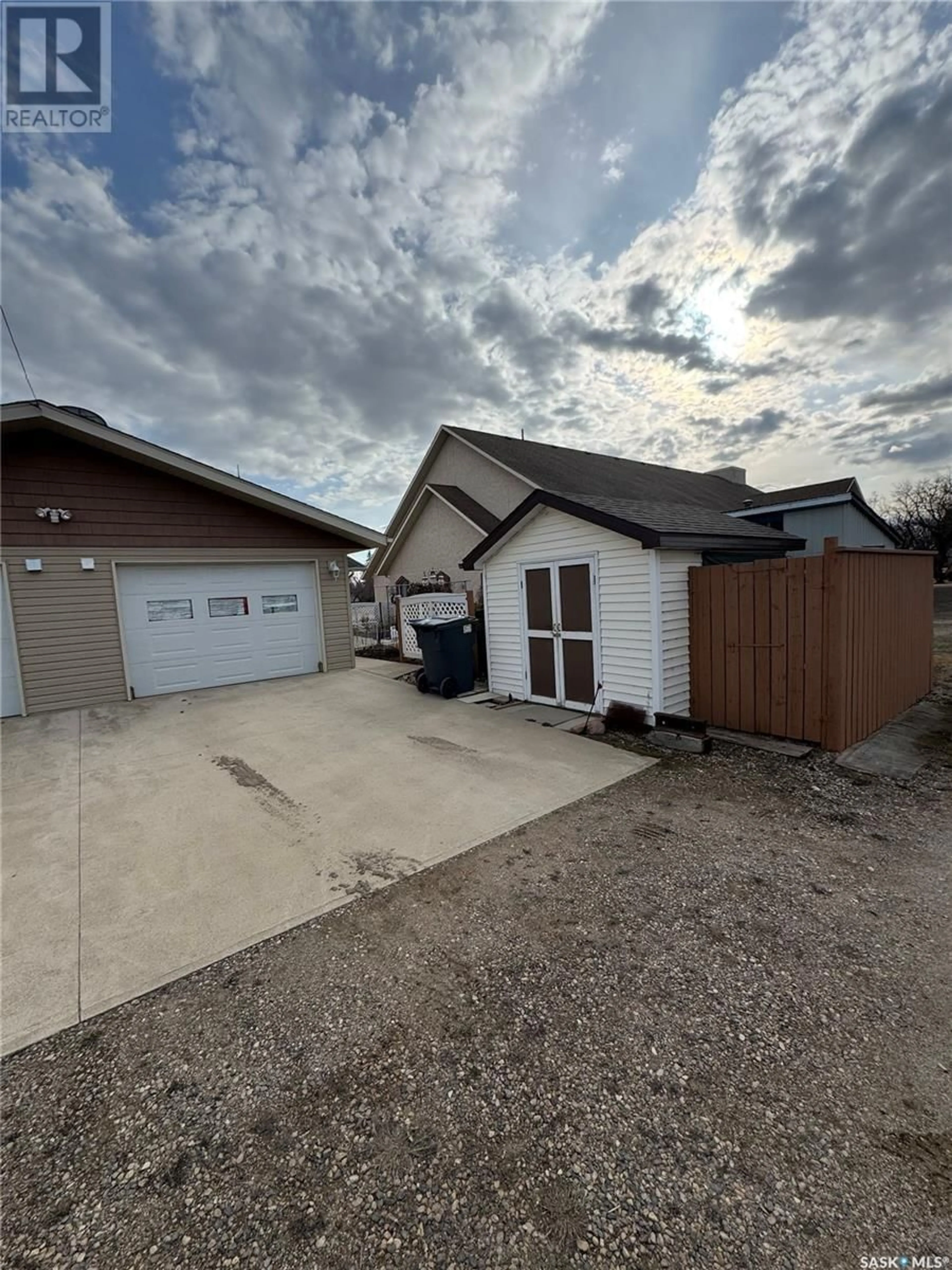 A pic from outside/outdoor area/front of a property/back of a property/a pic from drone, street for 26 2ND STREET, Leask Saskatchewan S0J1M0