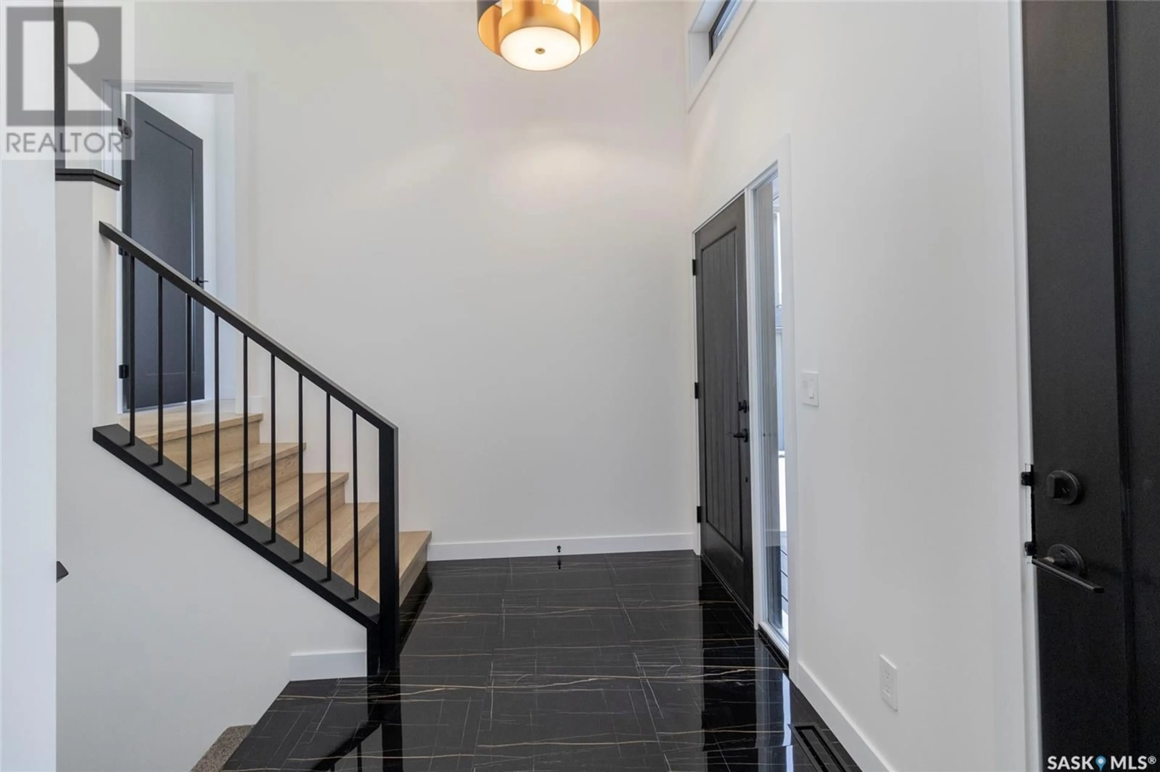 Indoor foyer for 729 SARAZEN DRIVE, Warman Saskatchewan S0K4S4