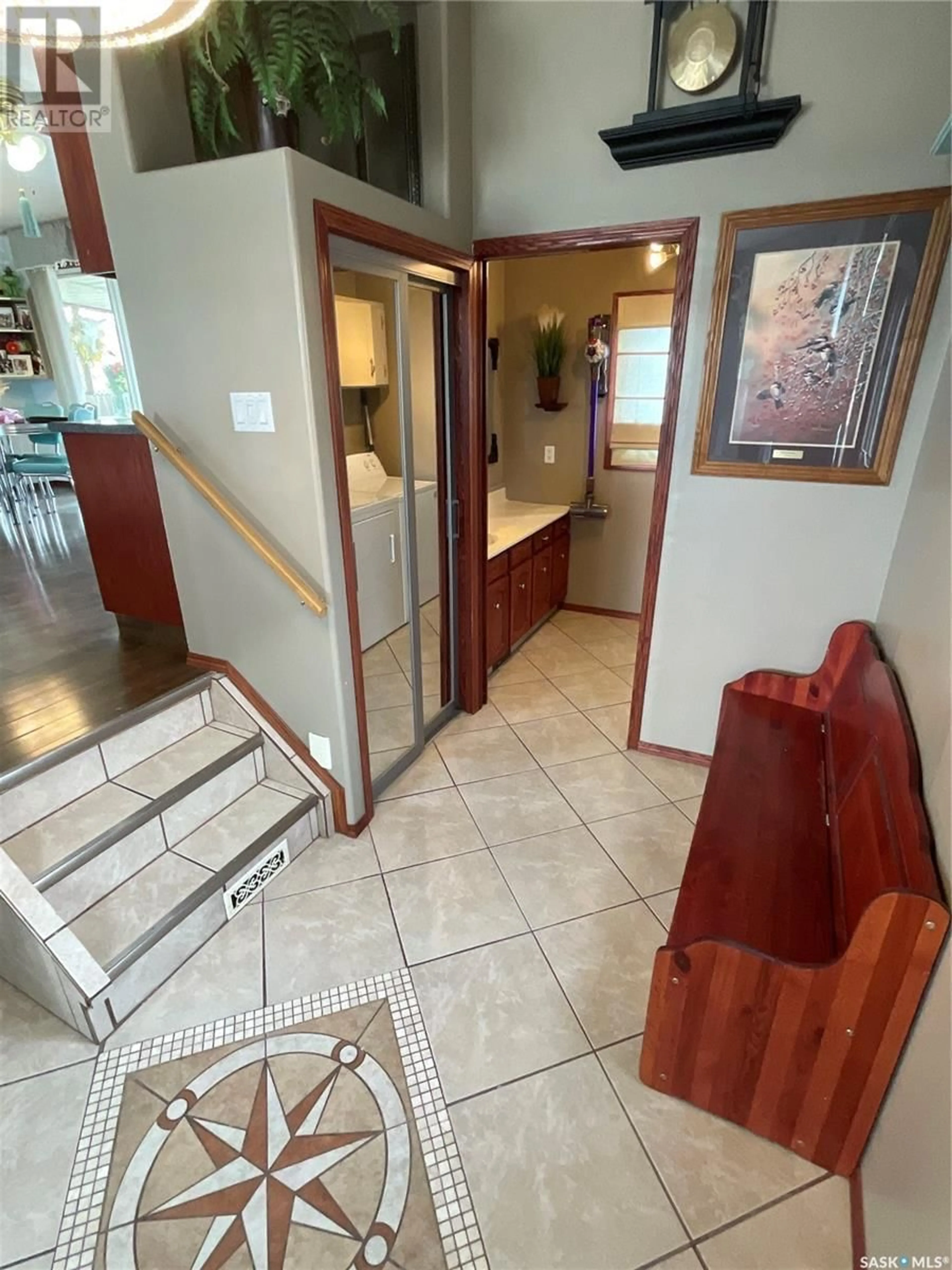 Indoor foyer for 215 7TH STREET, Wakaw Saskatchewan S0K4P0