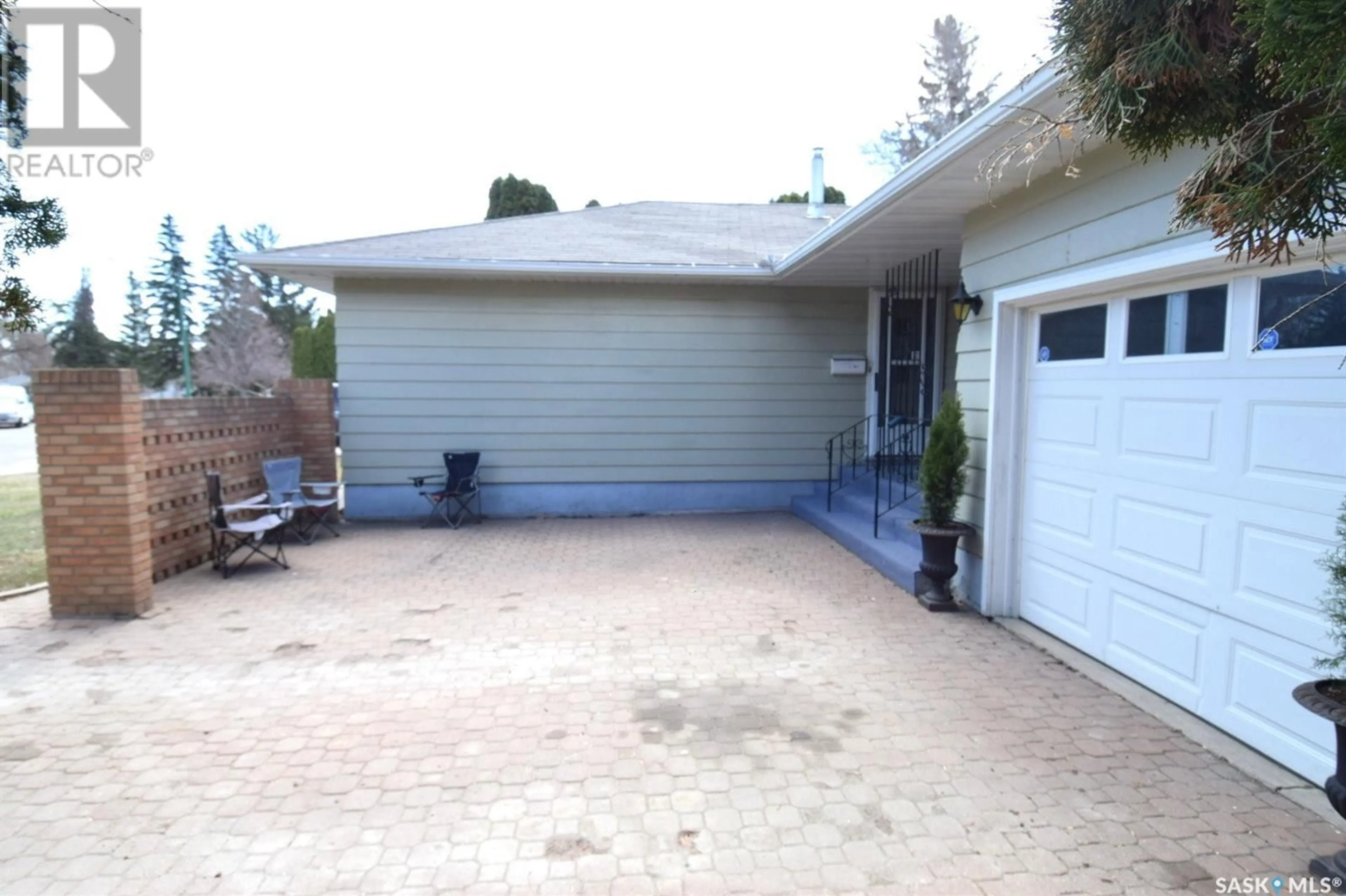 Patio, street for 28 HARRISON CRESCENT, Saskatoon Saskatchewan S7H1H5