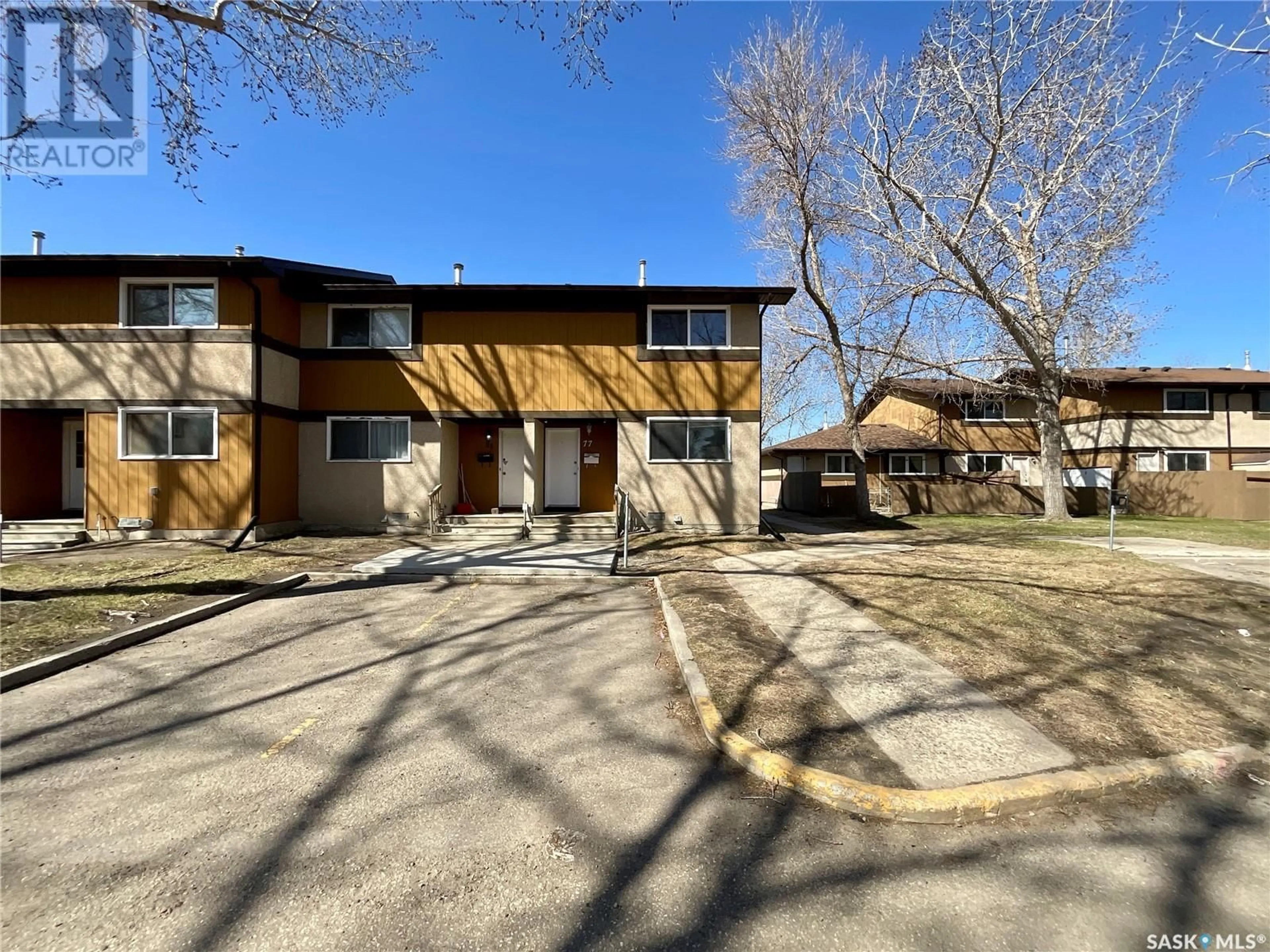 A pic from outside/outdoor area/front of a property/back of a property/a pic from drone, street for 77 MACKENZIE MEWS, Regina Saskatchewan S4N5M4