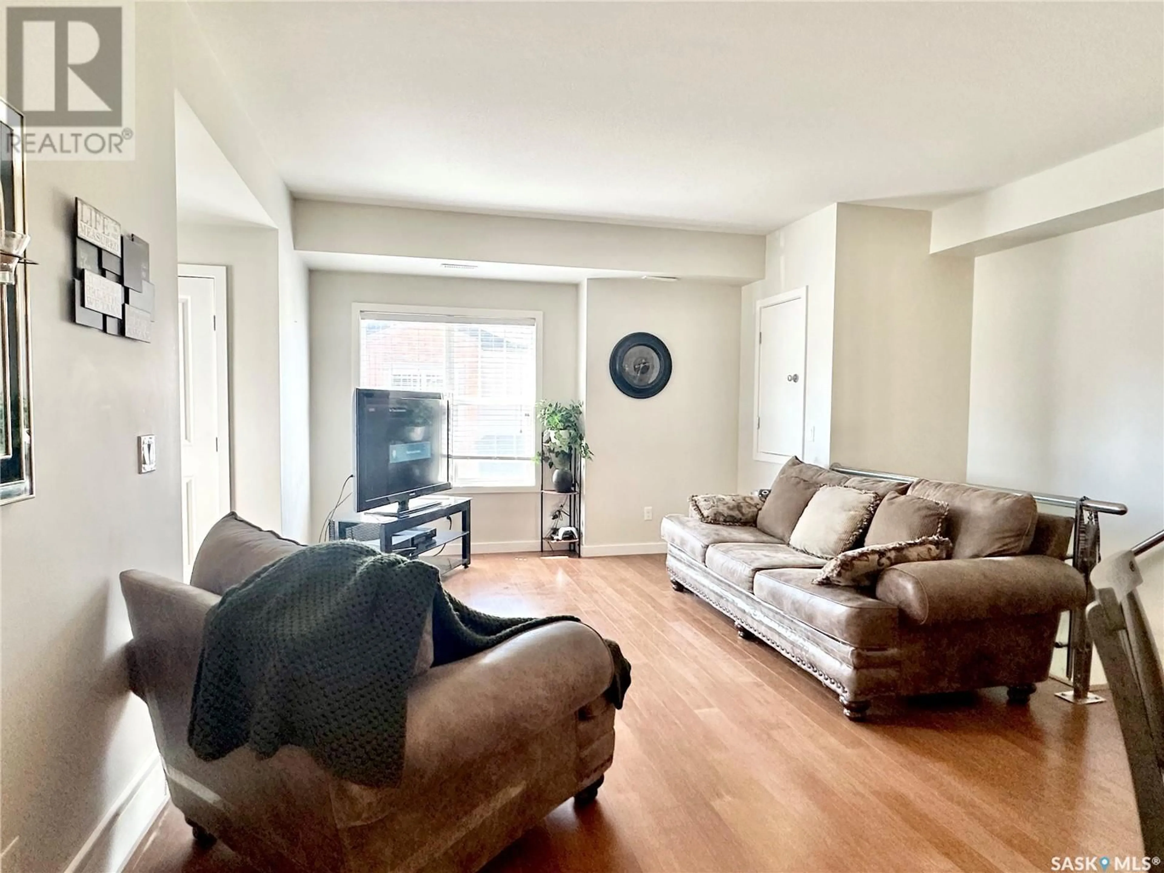Living room with furniture, unknown for 1015 - 602 PATRICK CRESCENT, Saskatoon Saskatchewan S7W0M2