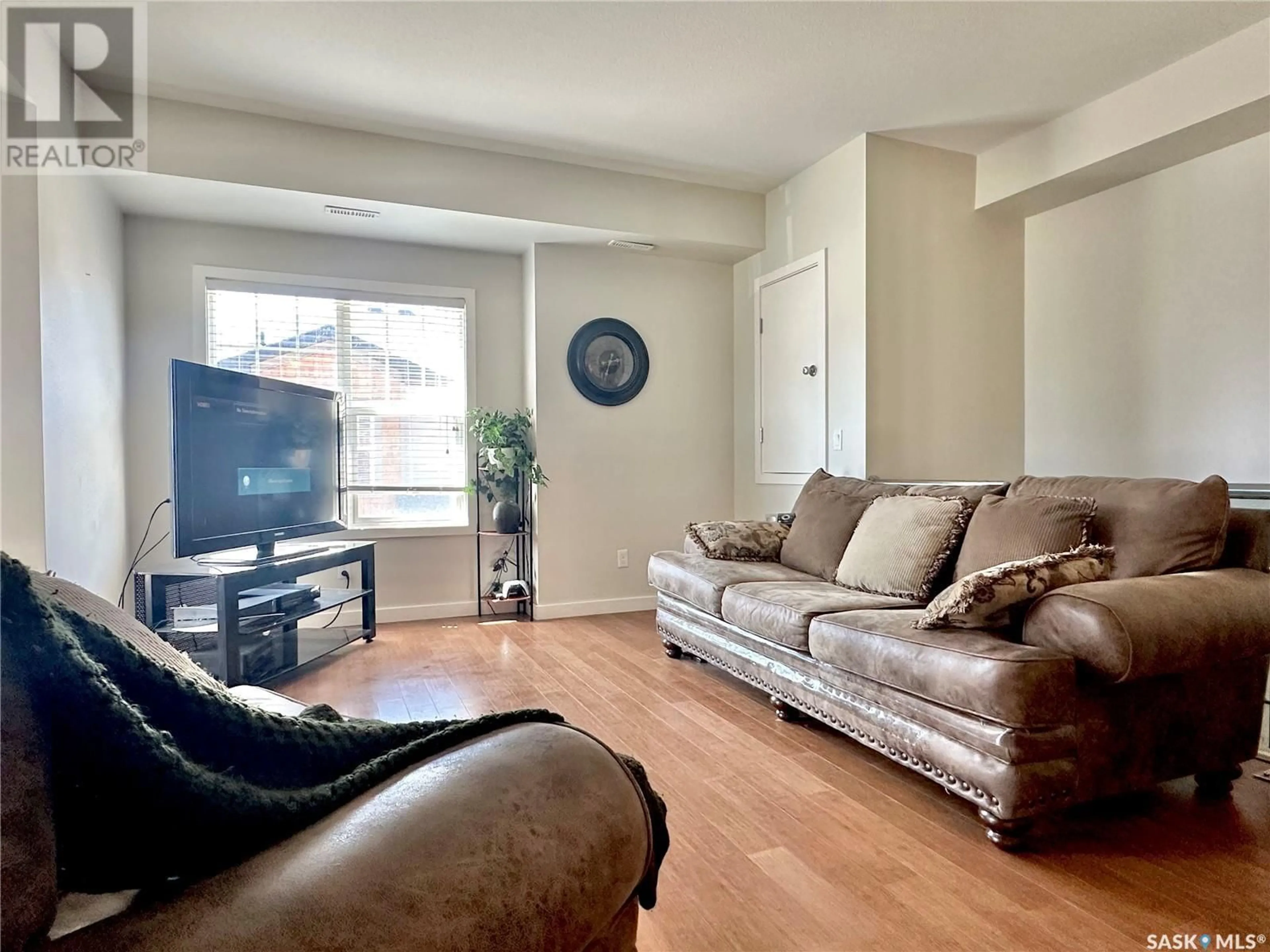 Living room with furniture, unknown for 1015 - 602 PATRICK CRESCENT, Saskatoon Saskatchewan S7W0M2