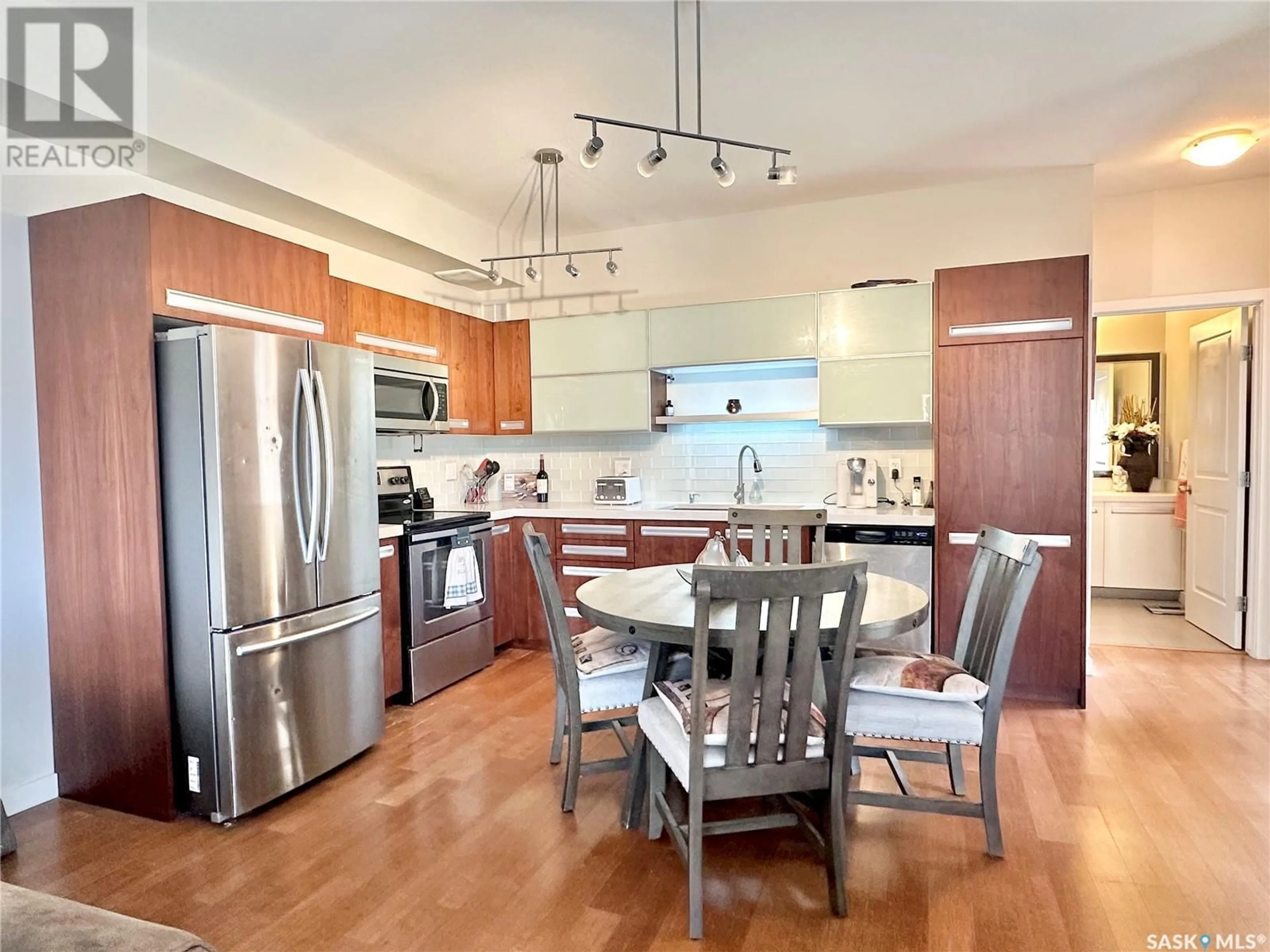Open concept kitchen, wood/laminate floor for 1015 - 602 PATRICK CRESCENT, Saskatoon Saskatchewan S7W0M2