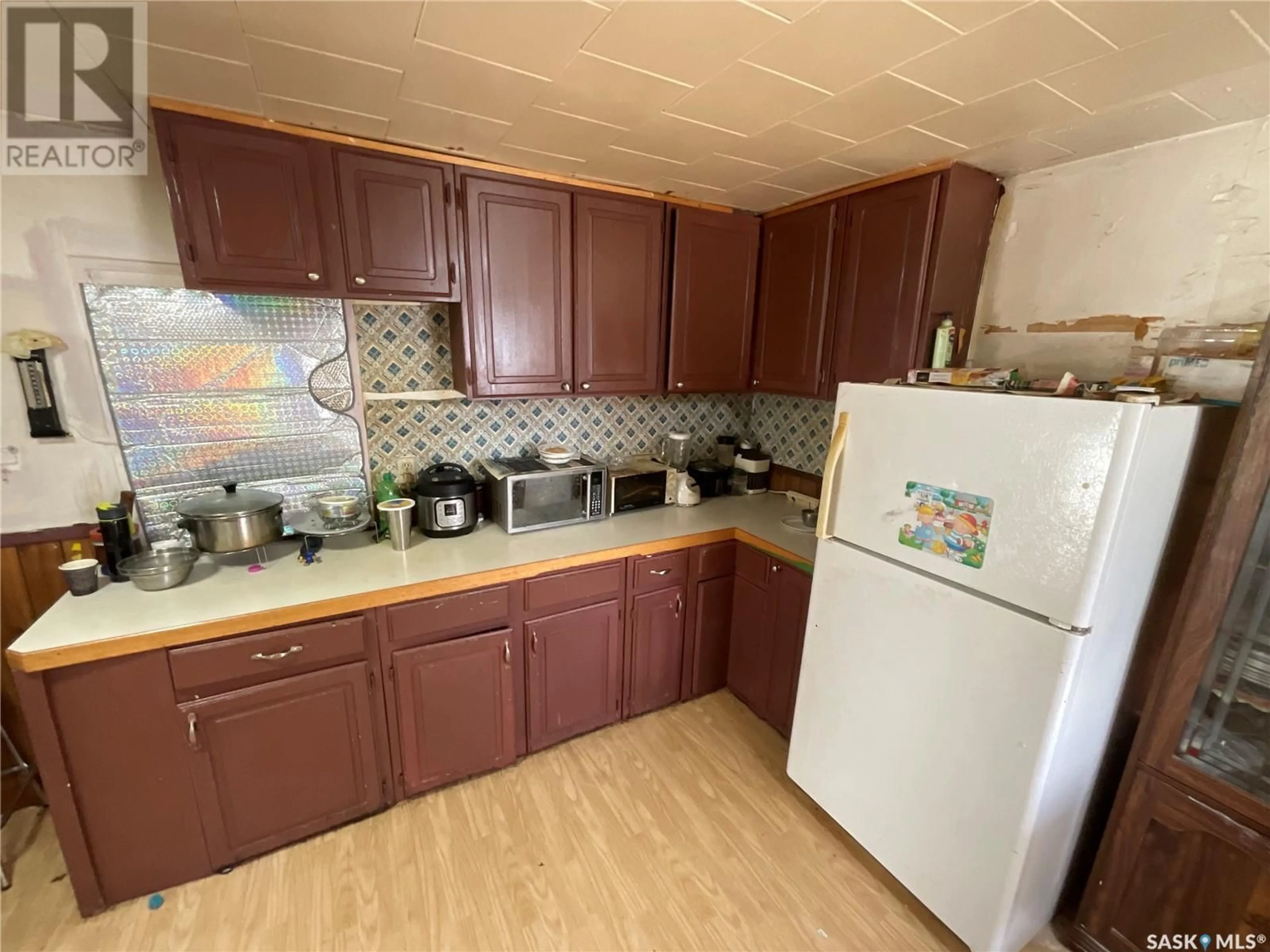 Standard kitchen, unknown for 2012 6TH STREET, Rosthern Saskatchewan S0K3R0