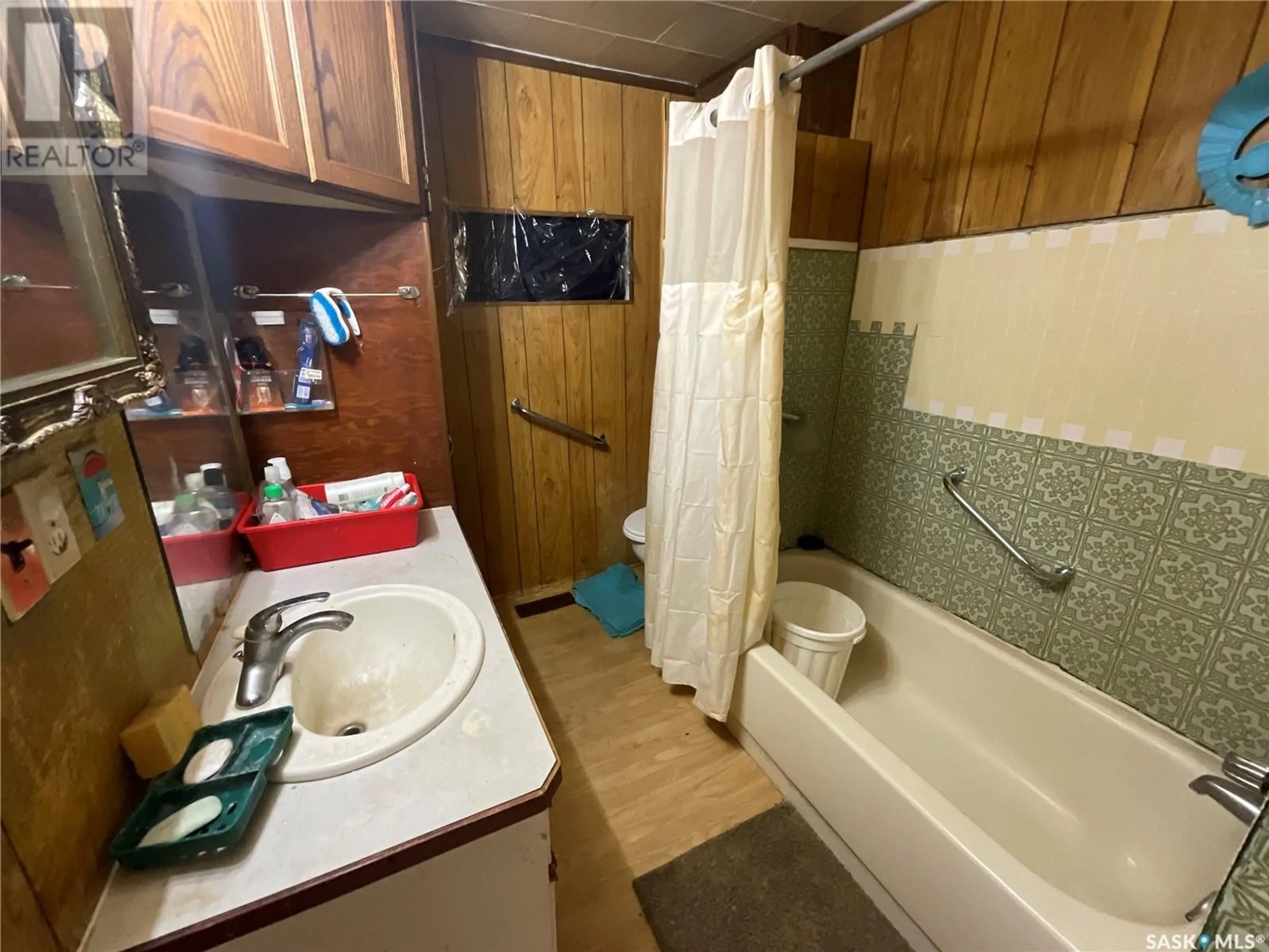 Standard bathroom, unknown for 2012 6TH STREET, Rosthern Saskatchewan S0K3R0