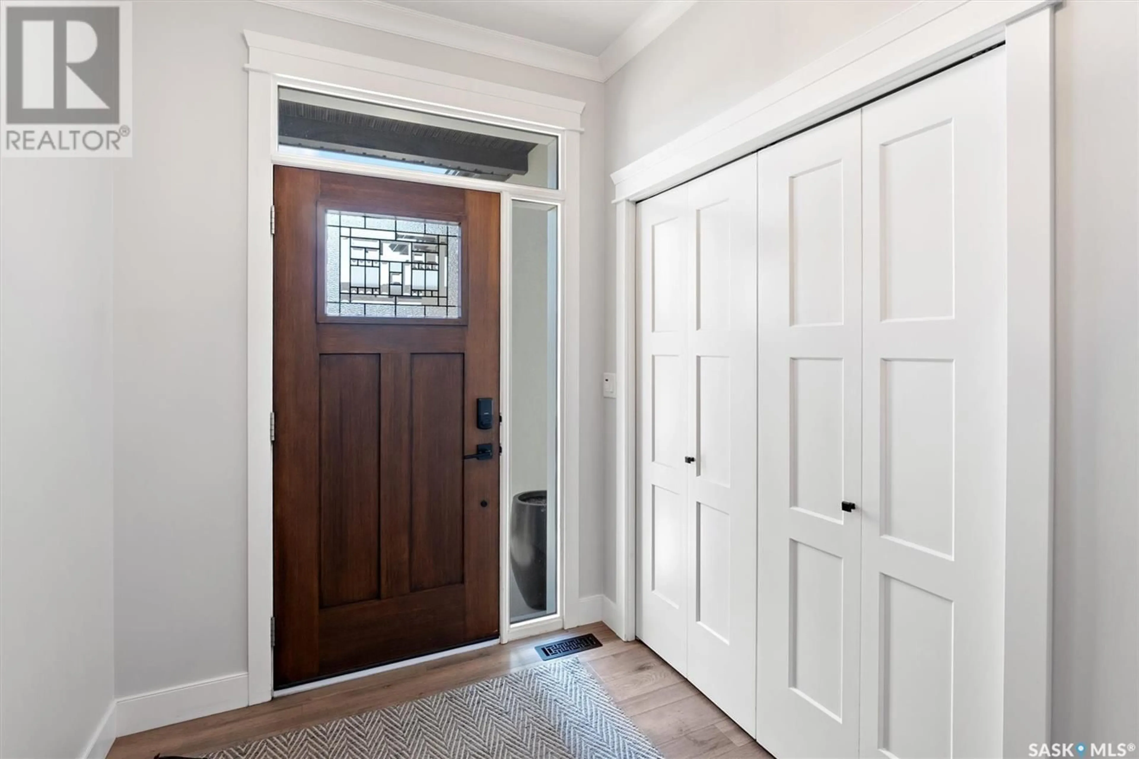 Indoor entryway for 607 FAST CRESCENT, Saskatoon Saskatchewan S7W0X1