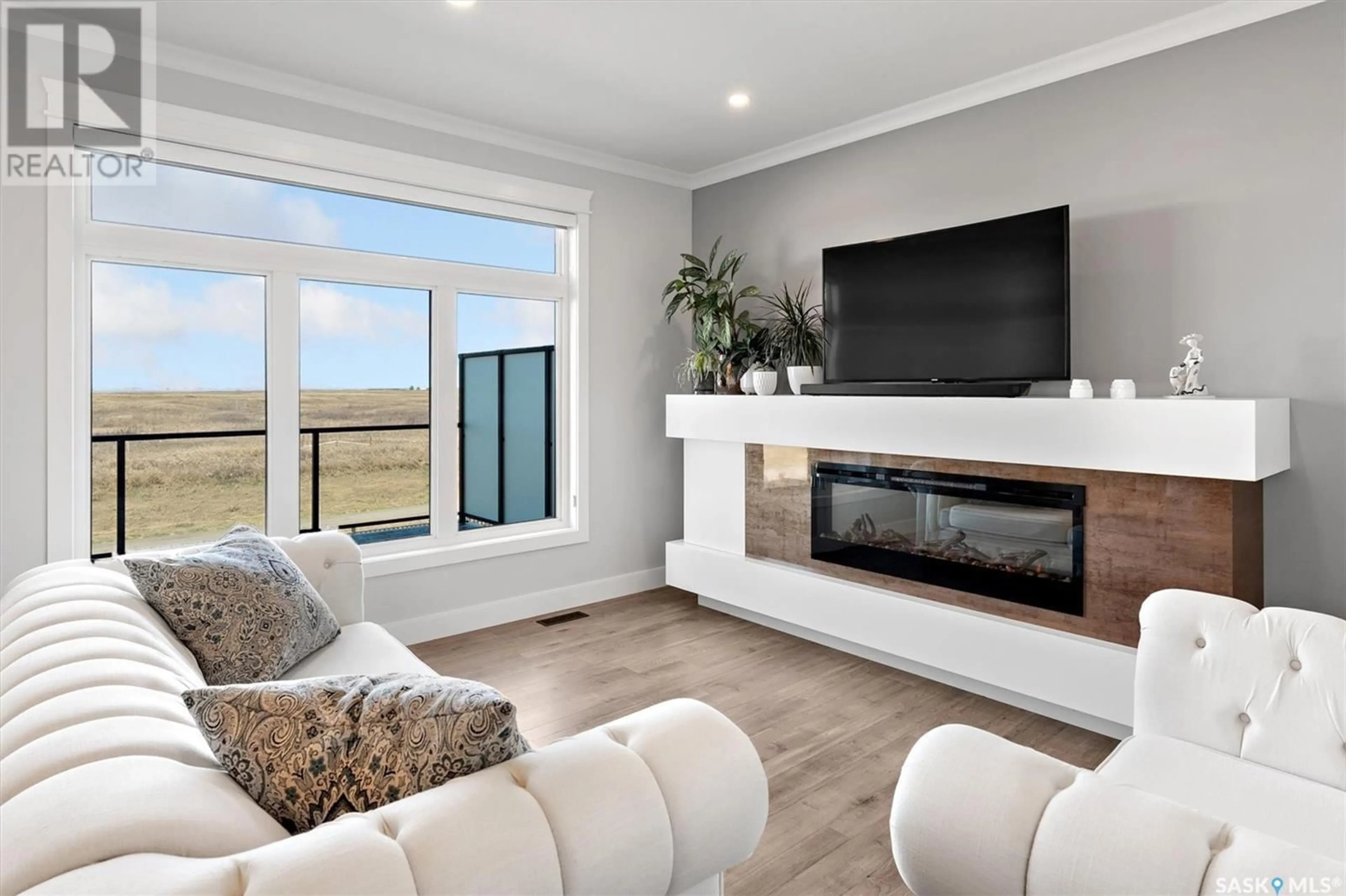 Living room with furniture, unknown for 607 FAST CRESCENT, Saskatoon Saskatchewan S7W0X1
