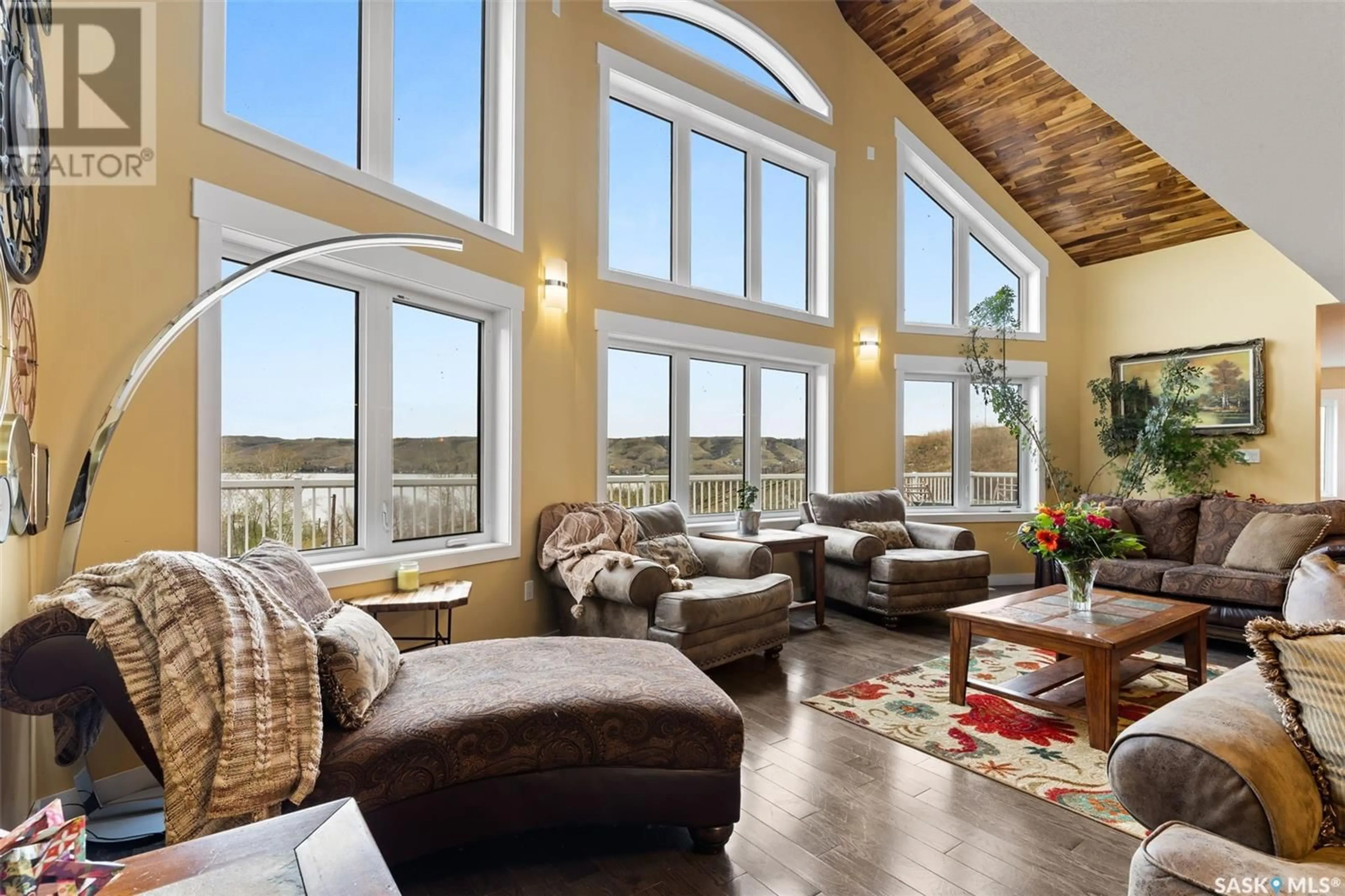 Living room with furniture, unknown for 966 TATANKA DRIVE, Buffalo Pound Lake Saskatchewan S6H4N7