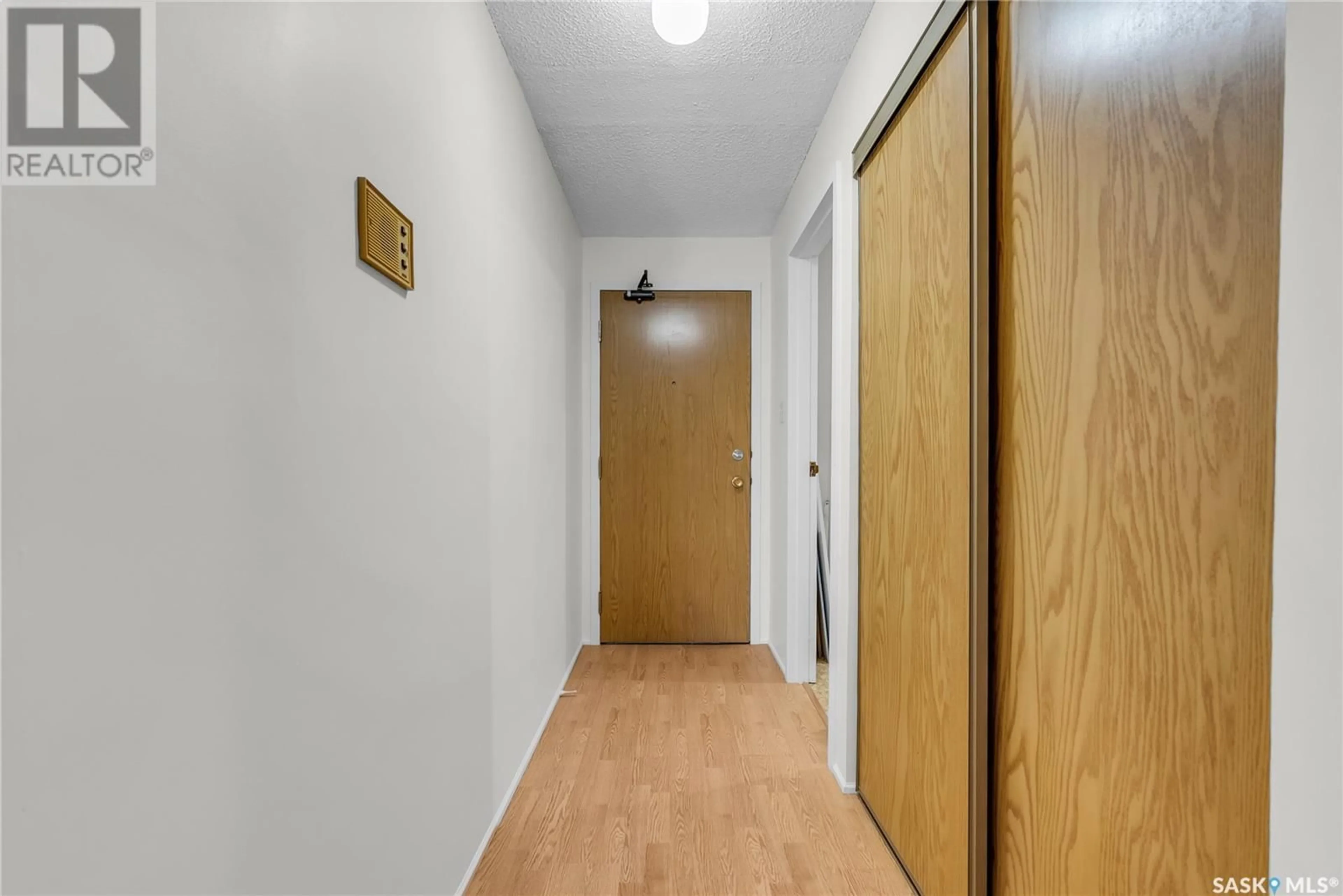 Indoor foyer for 307 - 610 HILLIARD STREET, Saskatoon Saskatchewan S7M5L5