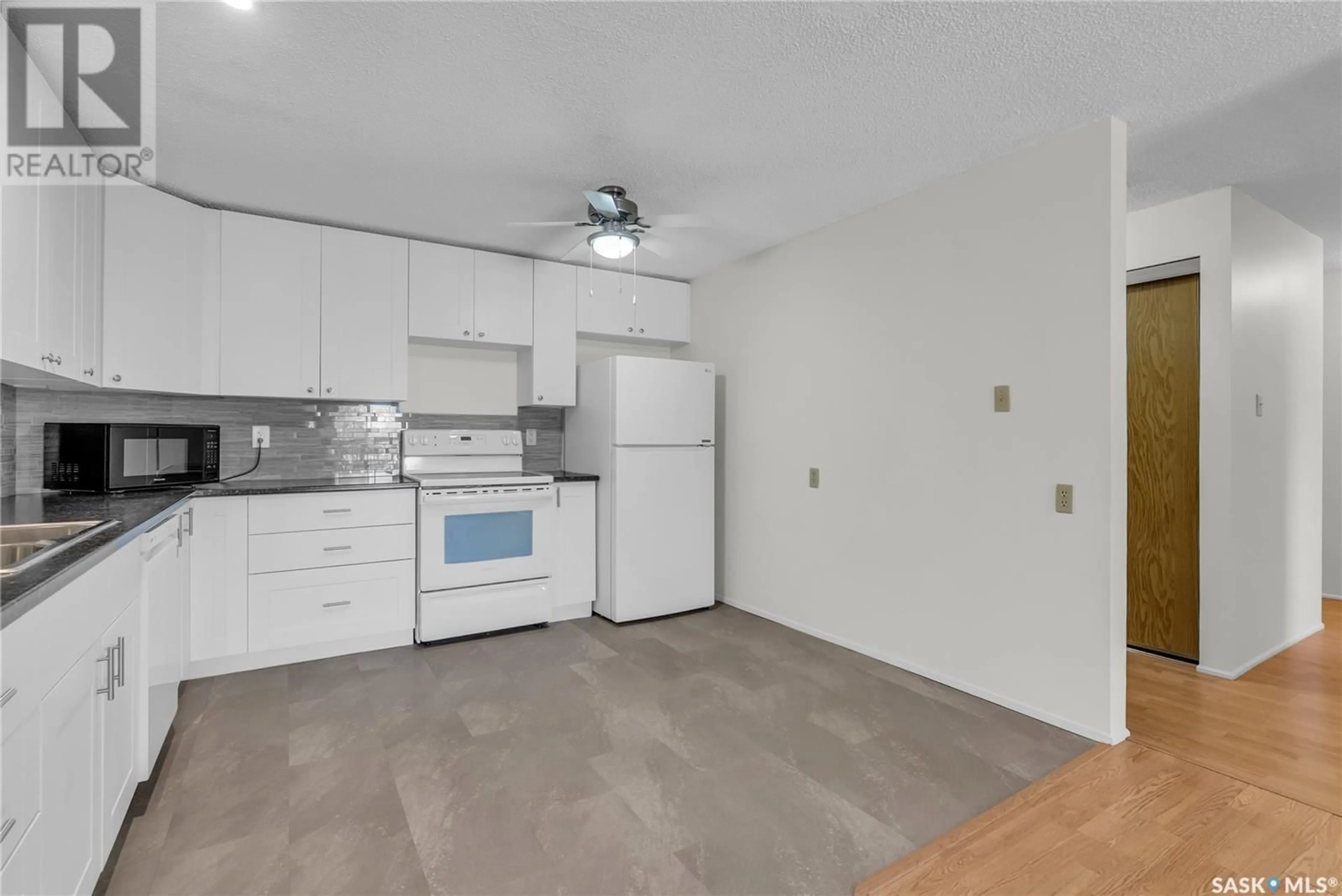 Standard kitchen, unknown for 307 - 610 HILLIARD STREET, Saskatoon Saskatchewan S7M5L5