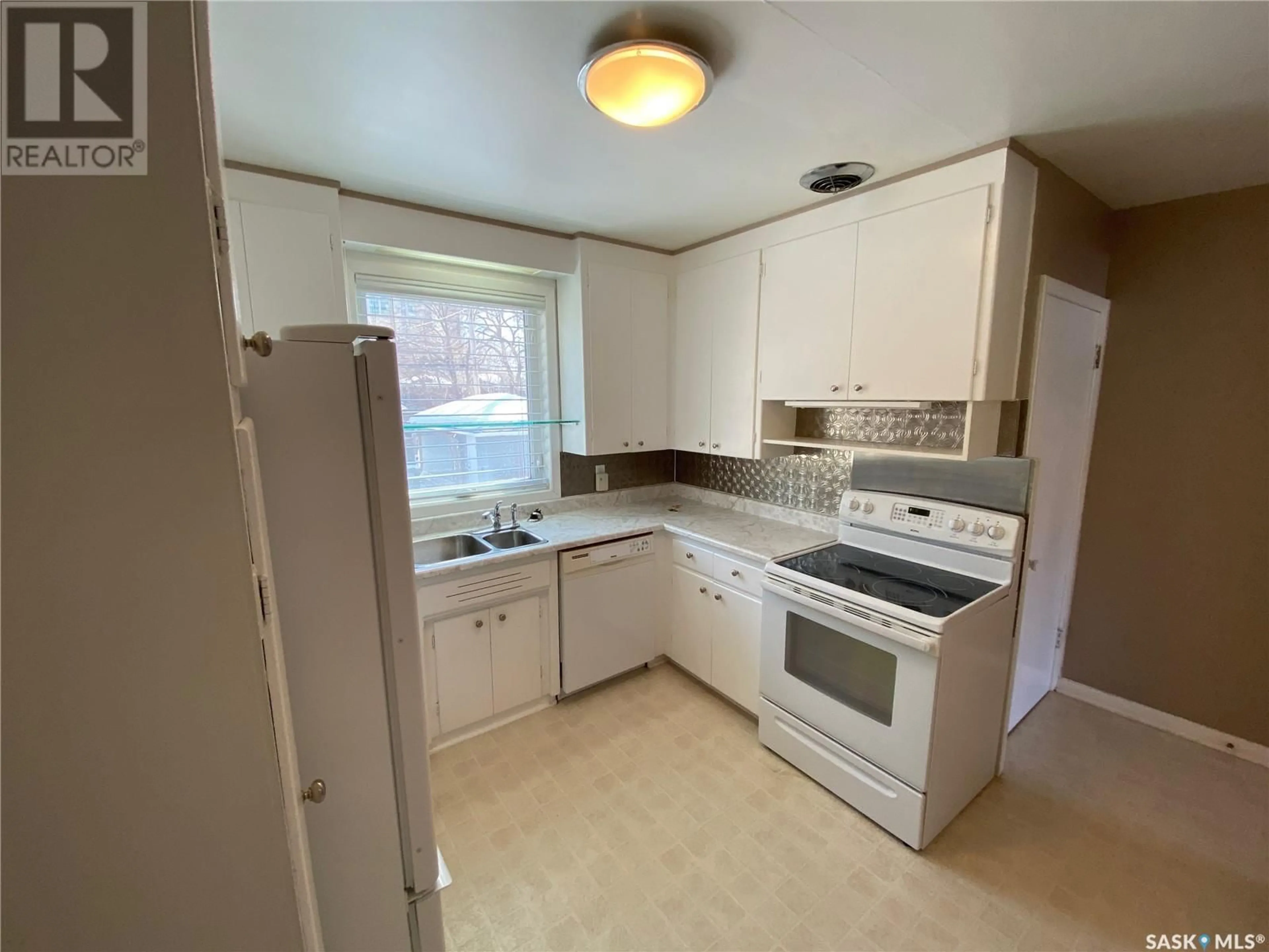 Standard kitchen, unknown for 107 BOTTOMLEY AVENUE, Saskatoon Saskatchewan S7N1K5