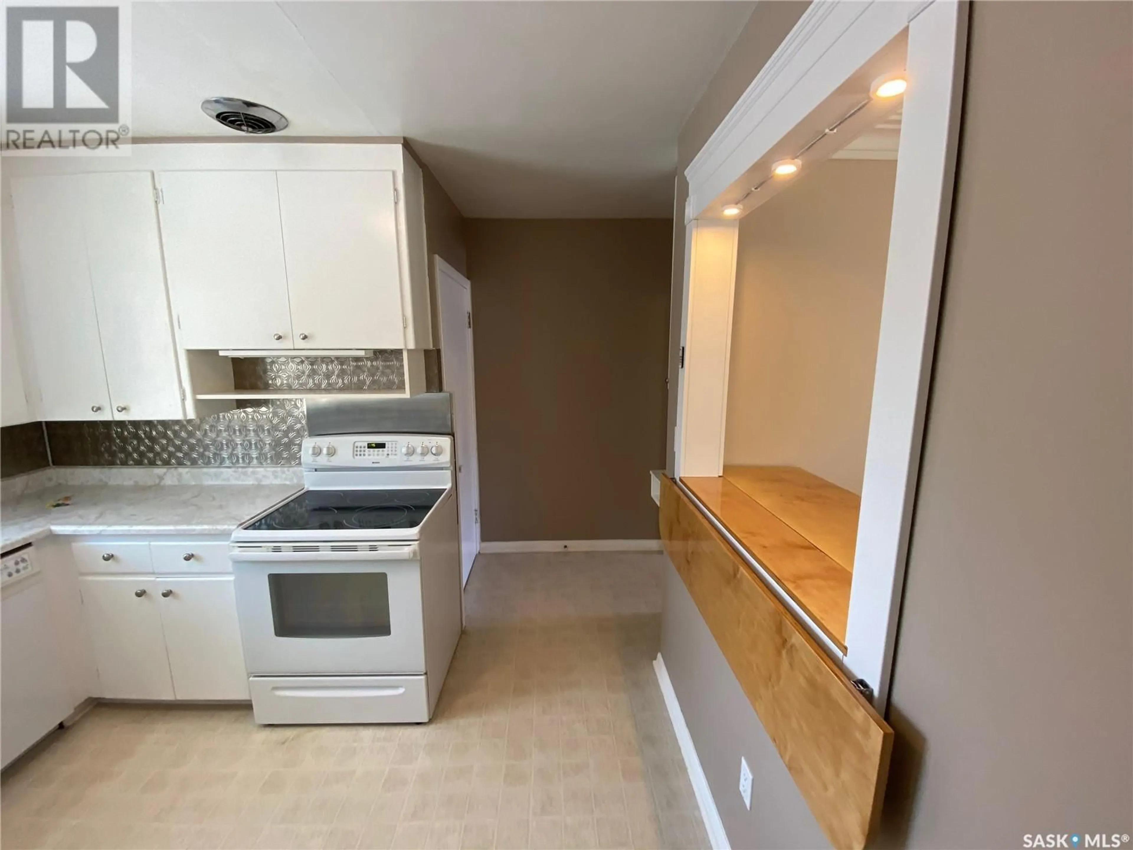 Standard kitchen, unknown for 107 BOTTOMLEY AVENUE, Saskatoon Saskatchewan S7N1K5